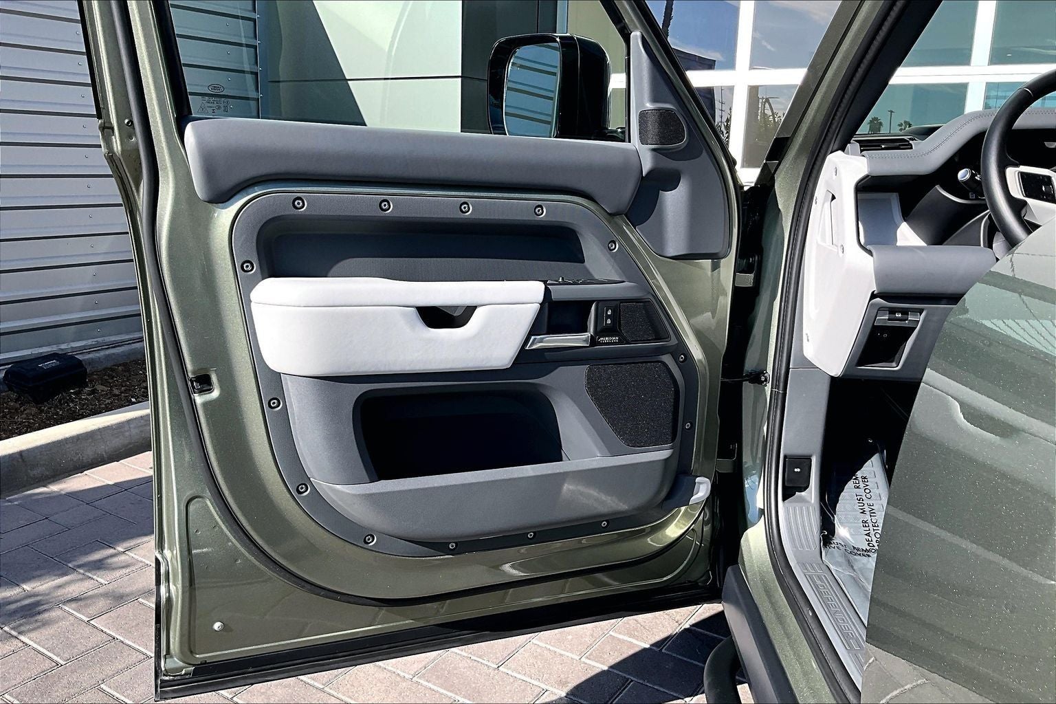 2025 Land Rover Defender 110 X-Dynamic SE