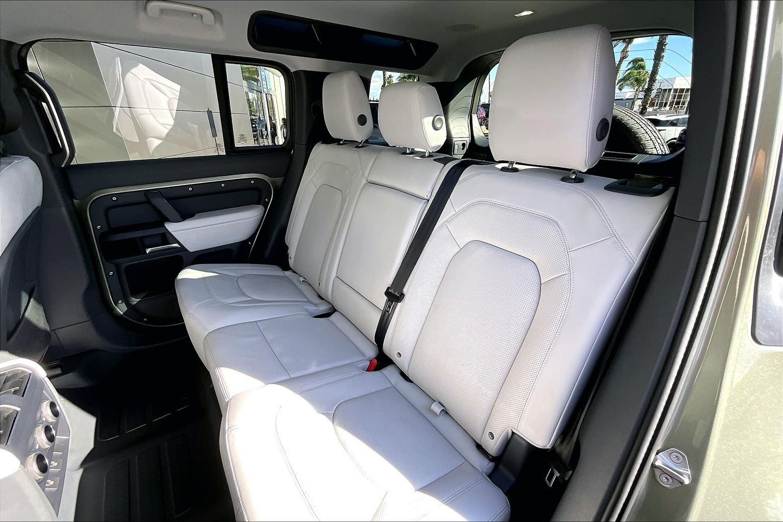2025 Land Rover Defender 110 X-Dynamic SE
