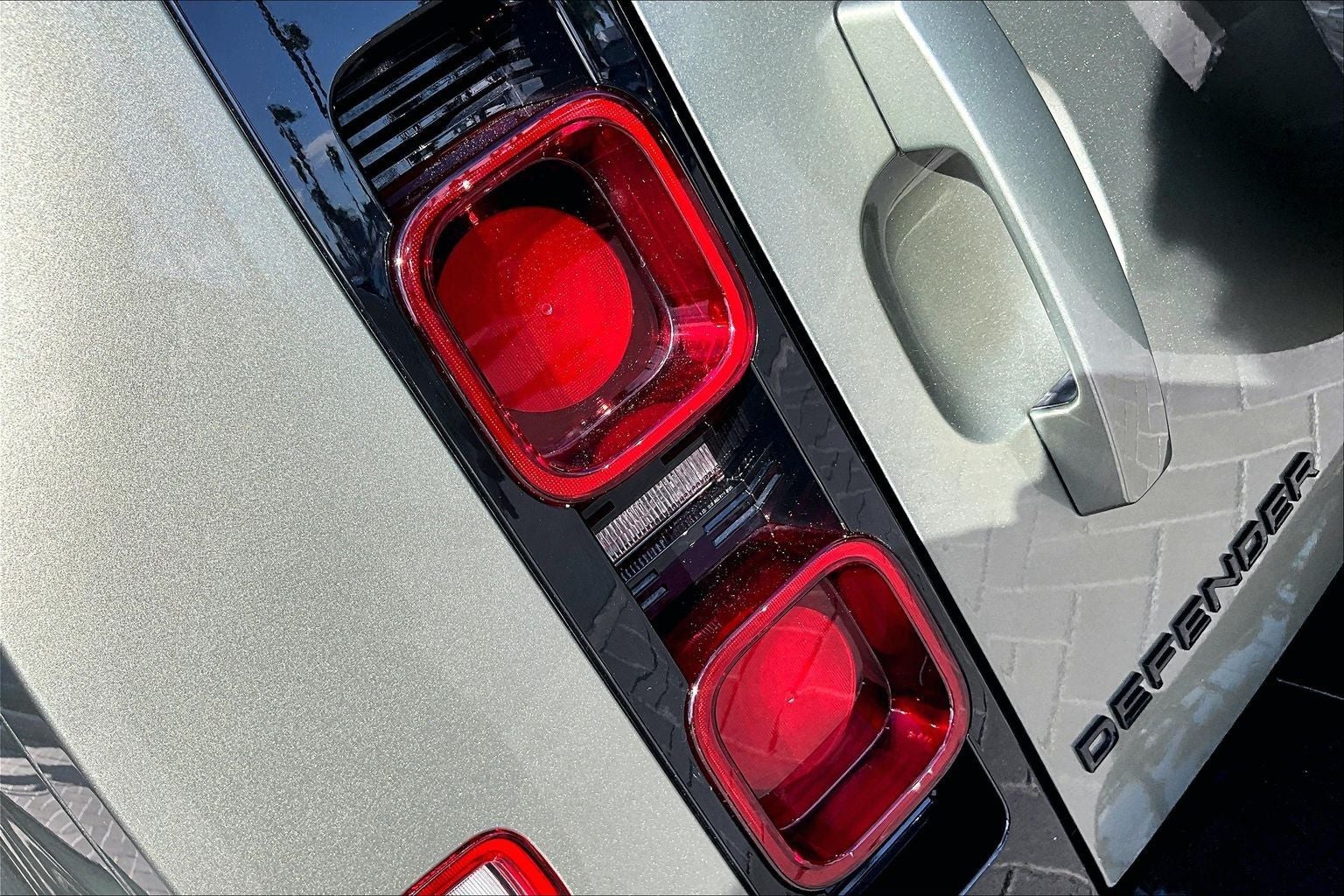 2025 Land Rover Defender 110 X-Dynamic SE