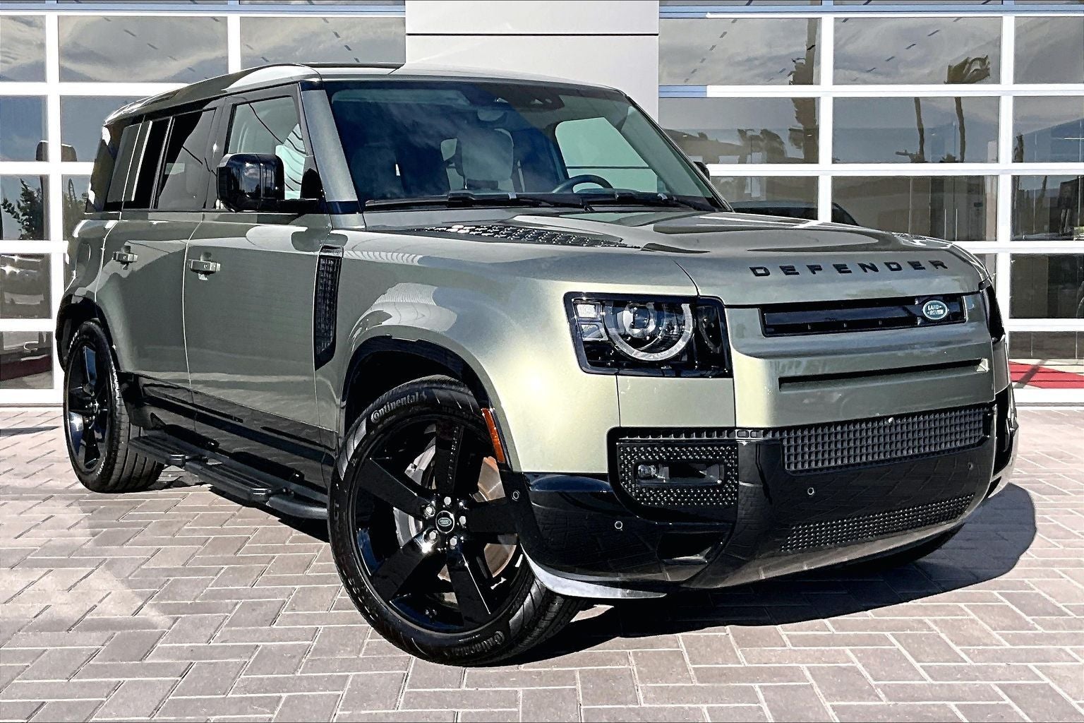 2025 Land Rover Defender 110 X-Dynamic SE