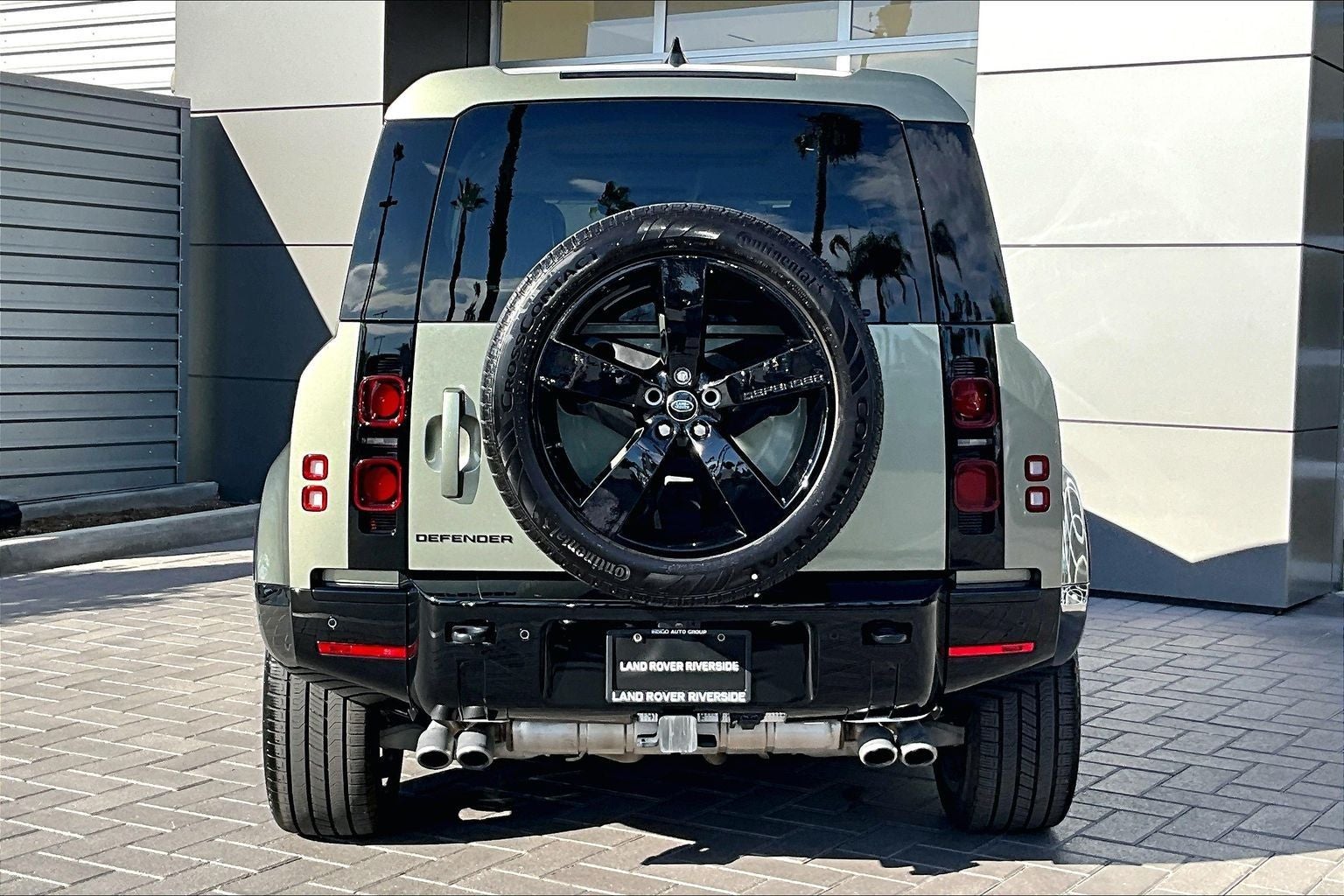 2025 Land Rover Defender 110 X-Dynamic SE