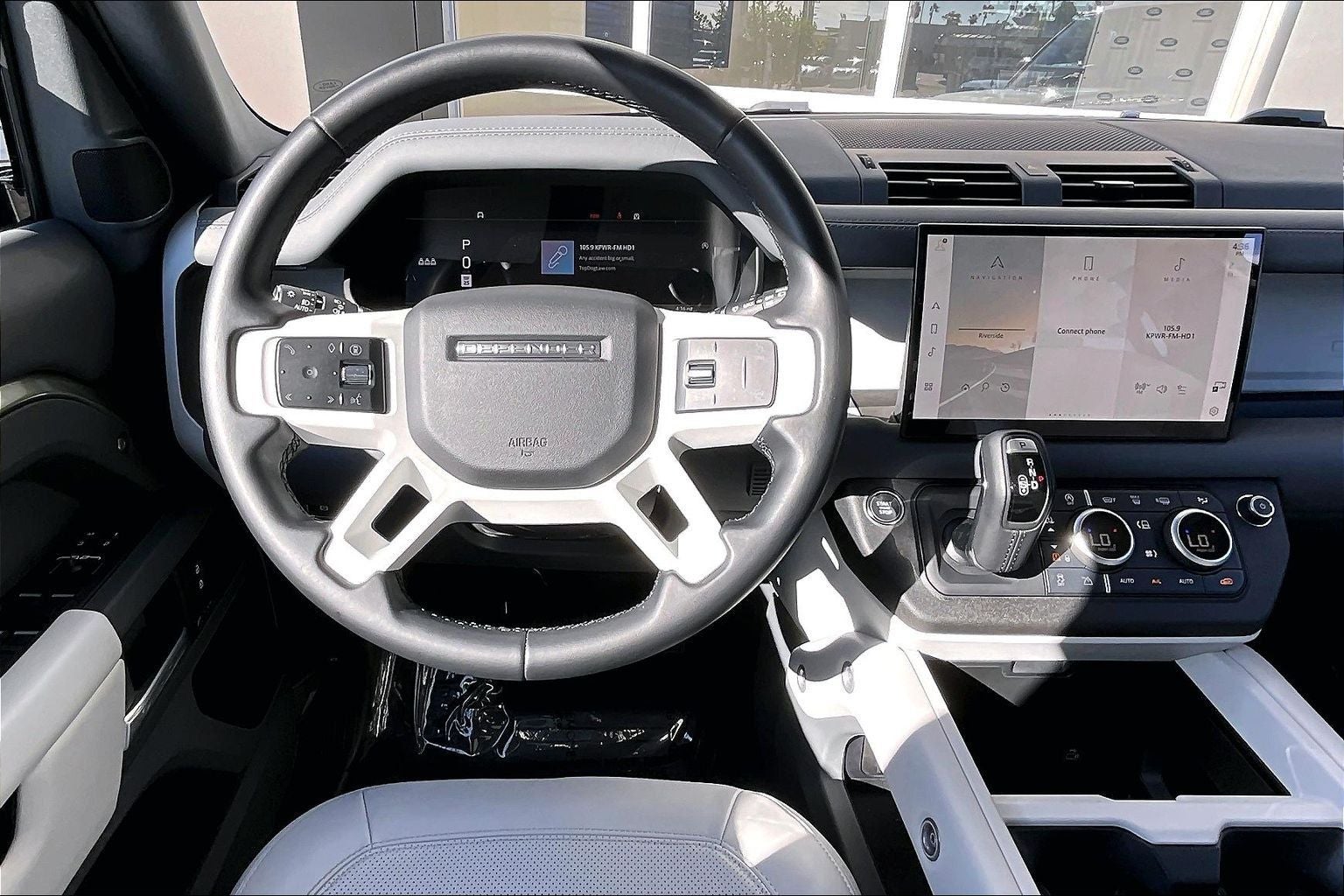 2025 Land Rover Defender 110 X-Dynamic SE