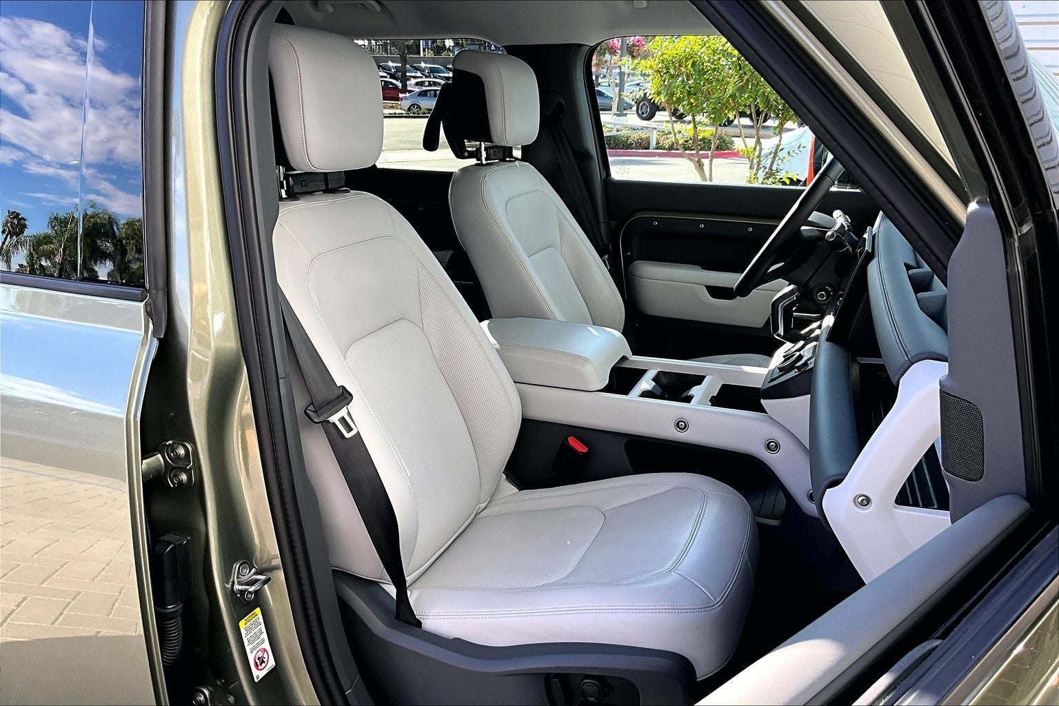 2025 Land Rover Defender 110 X-Dynamic SE