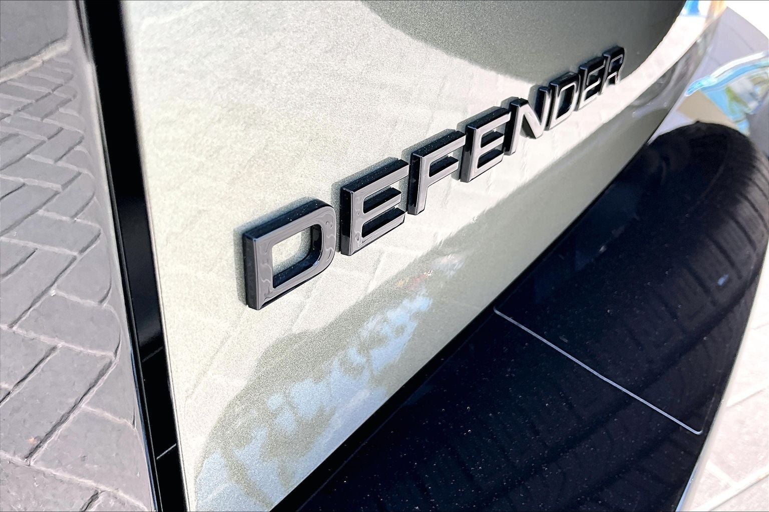 2025 Land Rover Defender 110 X-Dynamic SE