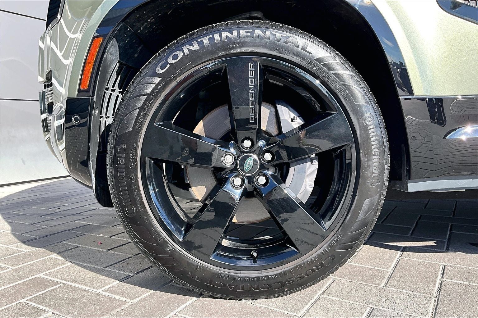 2025 Land Rover Defender 110 X-Dynamic SE