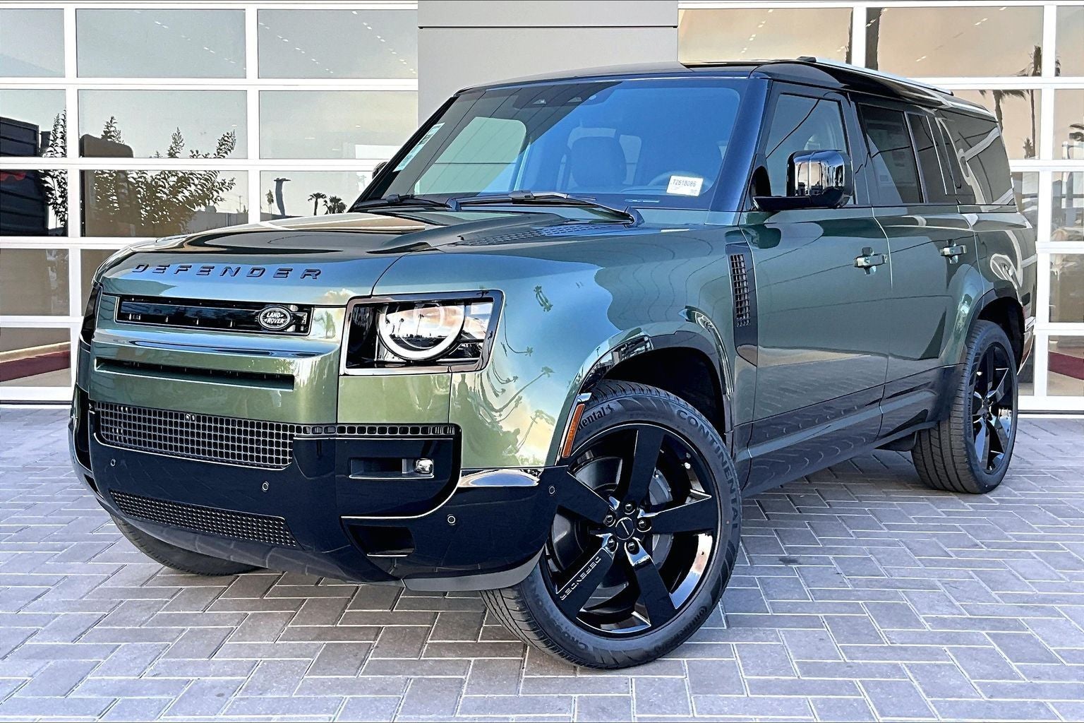 2026 Land Rover Defender 130 X-Dynamic SE