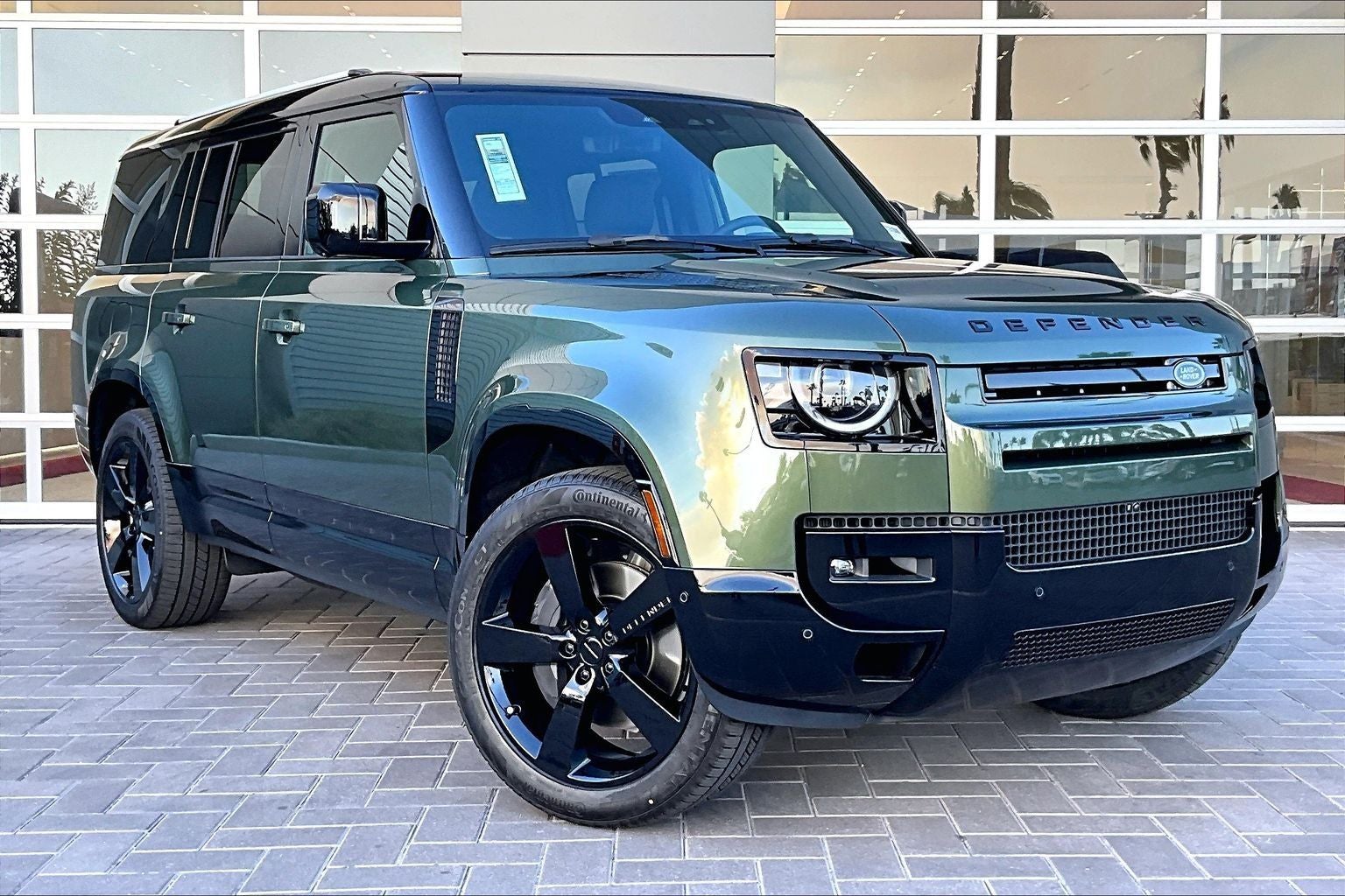 2026 Land Rover Defender 130 X-Dynamic SE