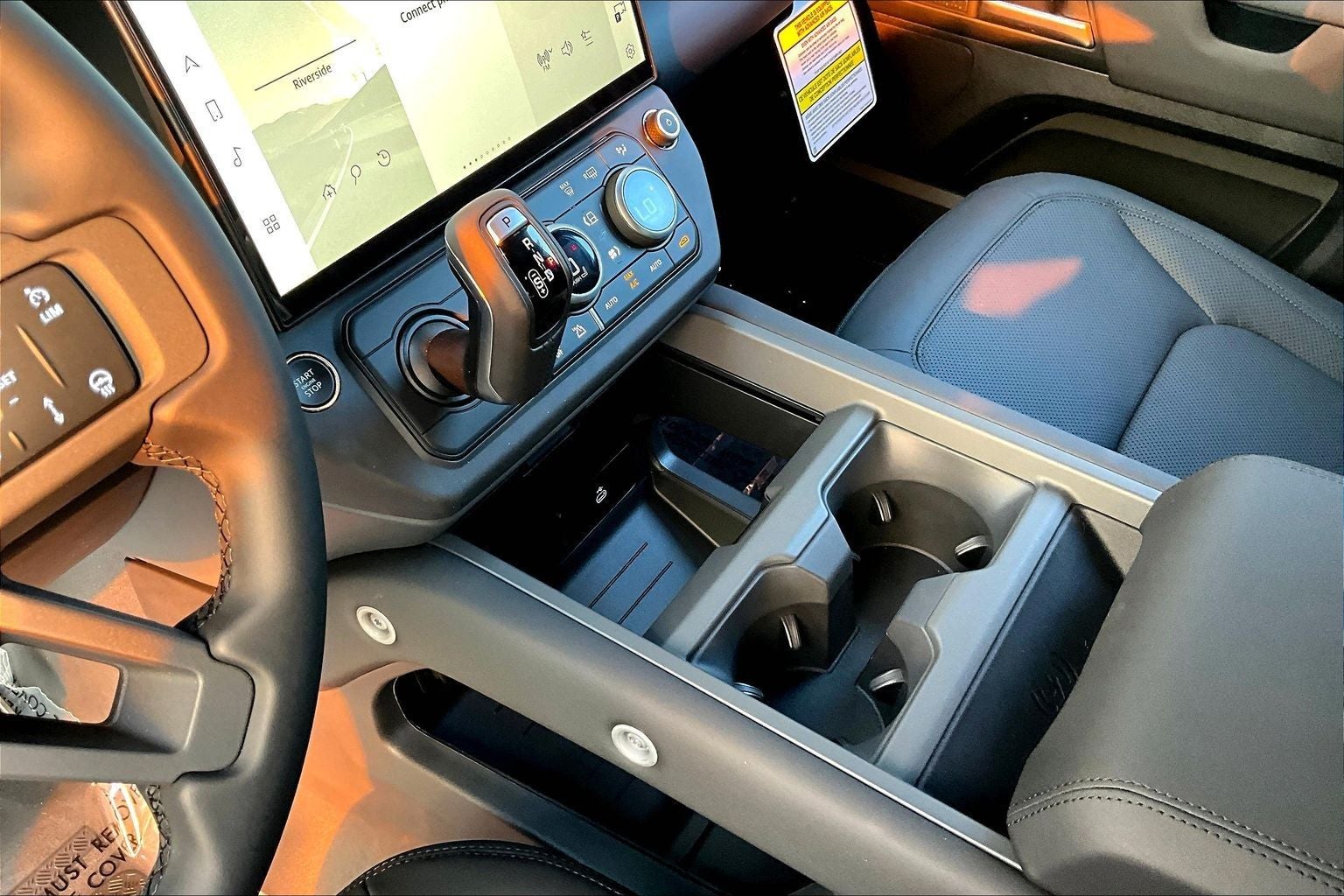 2026 Land Rover Defender 130 X-Dynamic SE