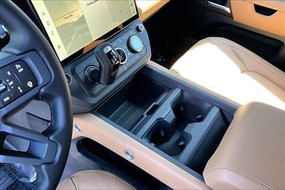 2026 Land Rover Defender 130 X-Dynamic SE