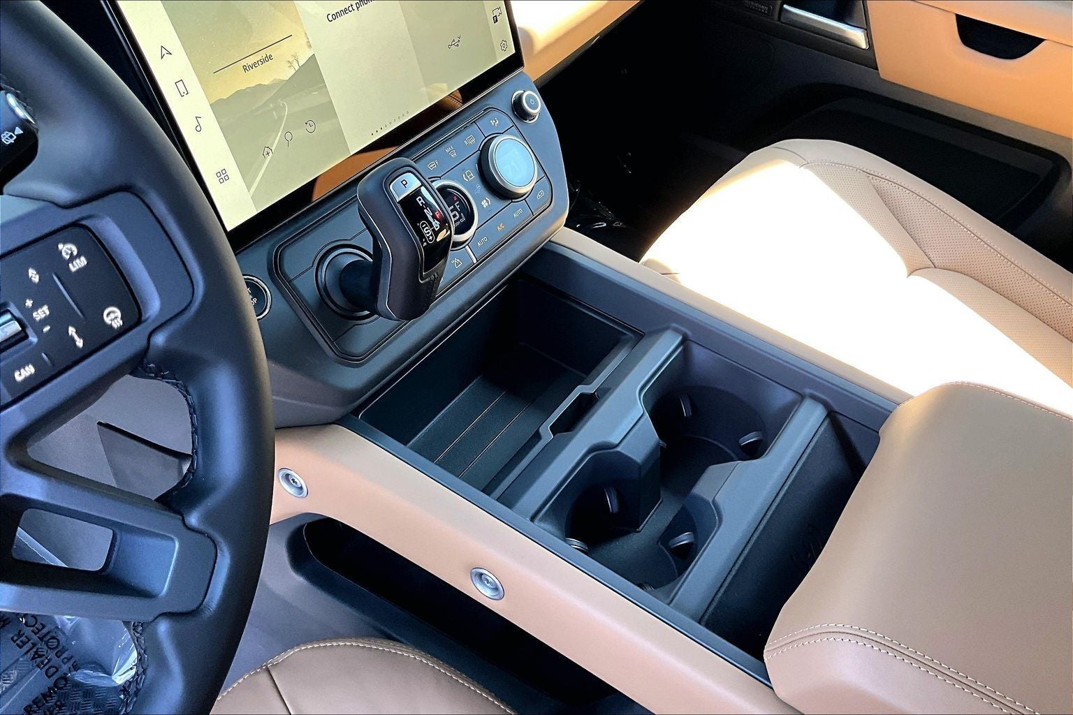 2026 Land Rover Defender 130 X-Dynamic SE