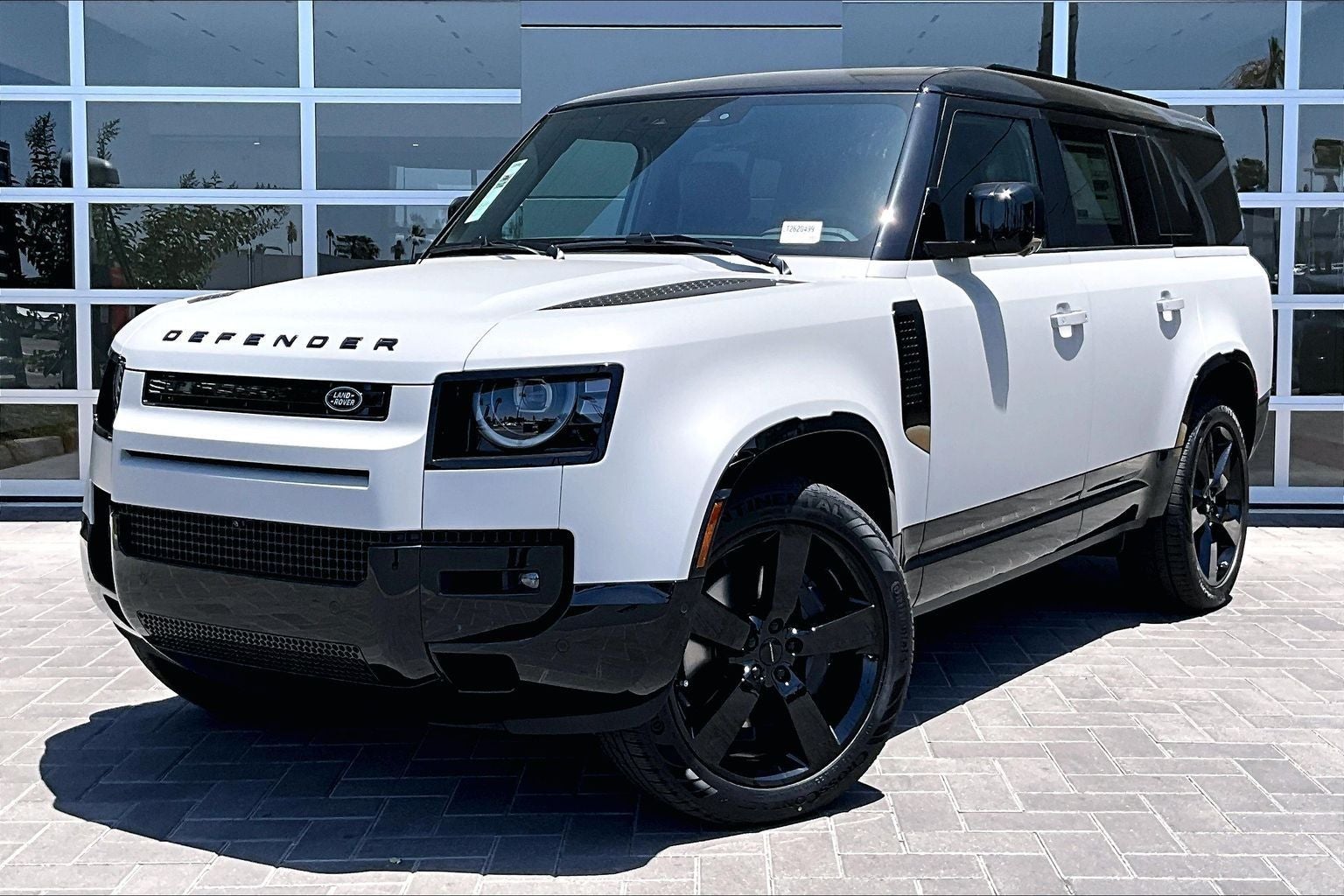 2026 Land Rover Defender 130 X-Dynamic SE