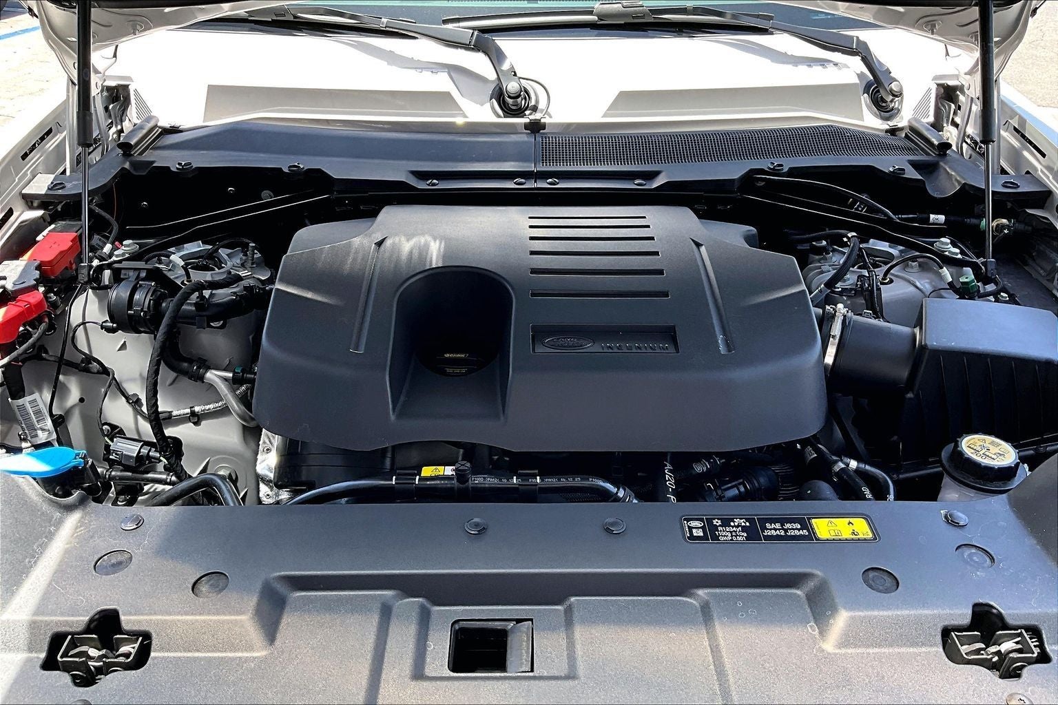 2026 Land Rover Defender 130 X-Dynamic SE