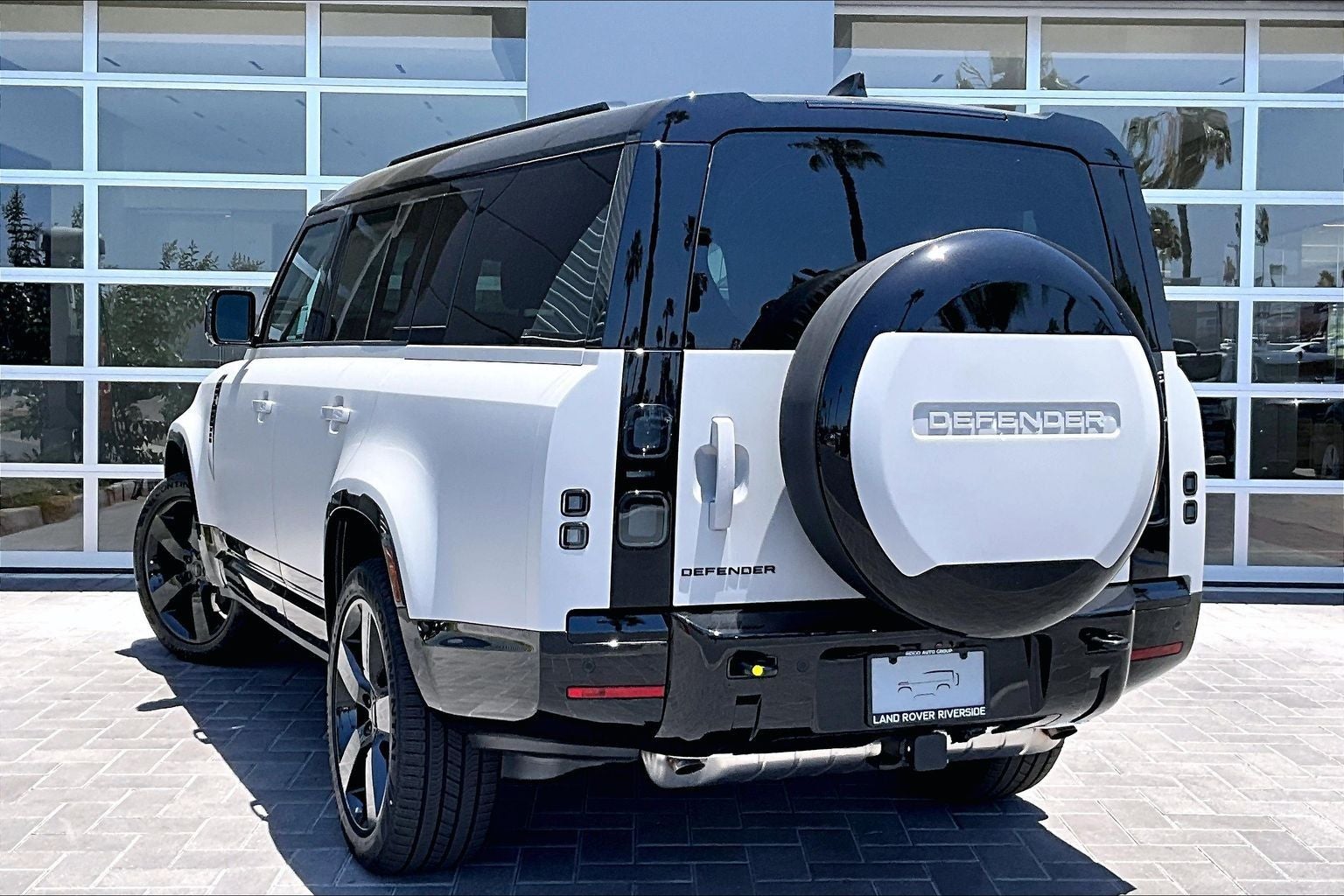 2026 Land Rover Defender 130 X-Dynamic SE