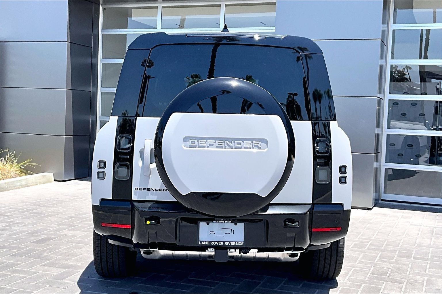 2026 Land Rover Defender 130 X-Dynamic SE