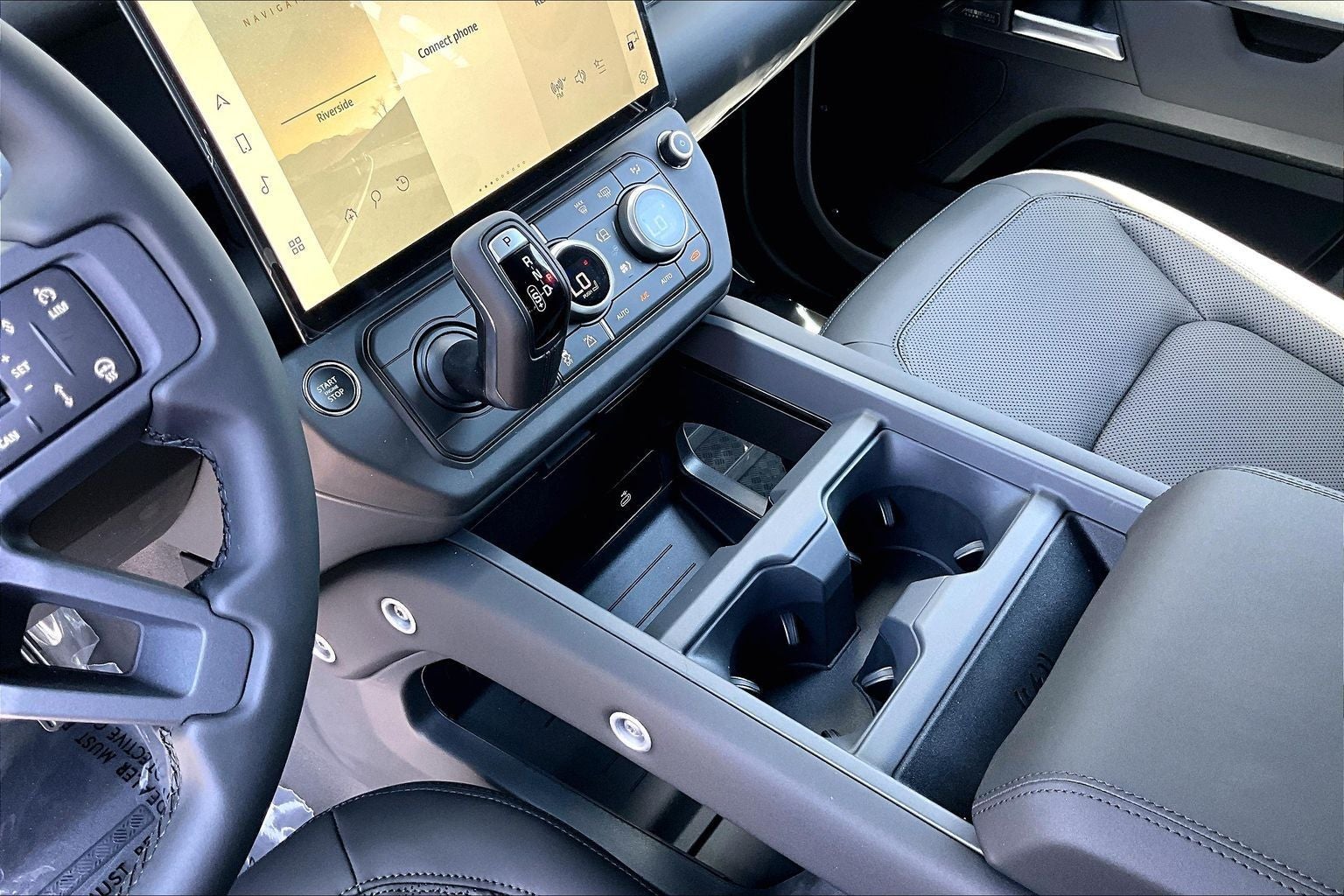 2026 Land Rover Defender 130 X-Dynamic SE
