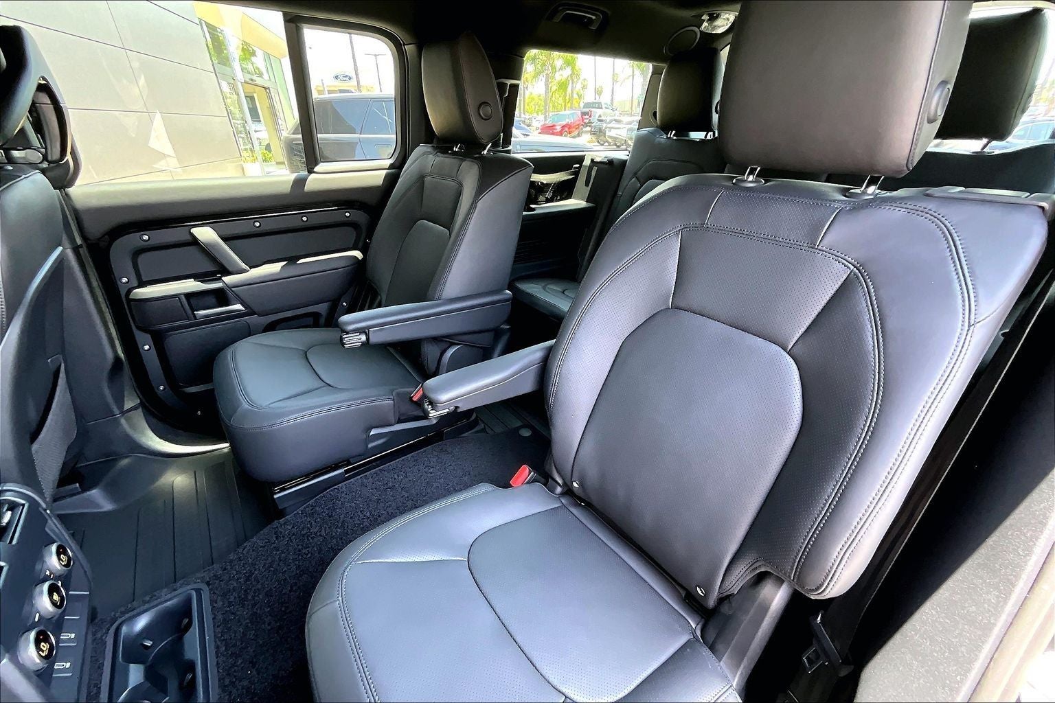 2026 Land Rover Defender 130 X-Dynamic SE