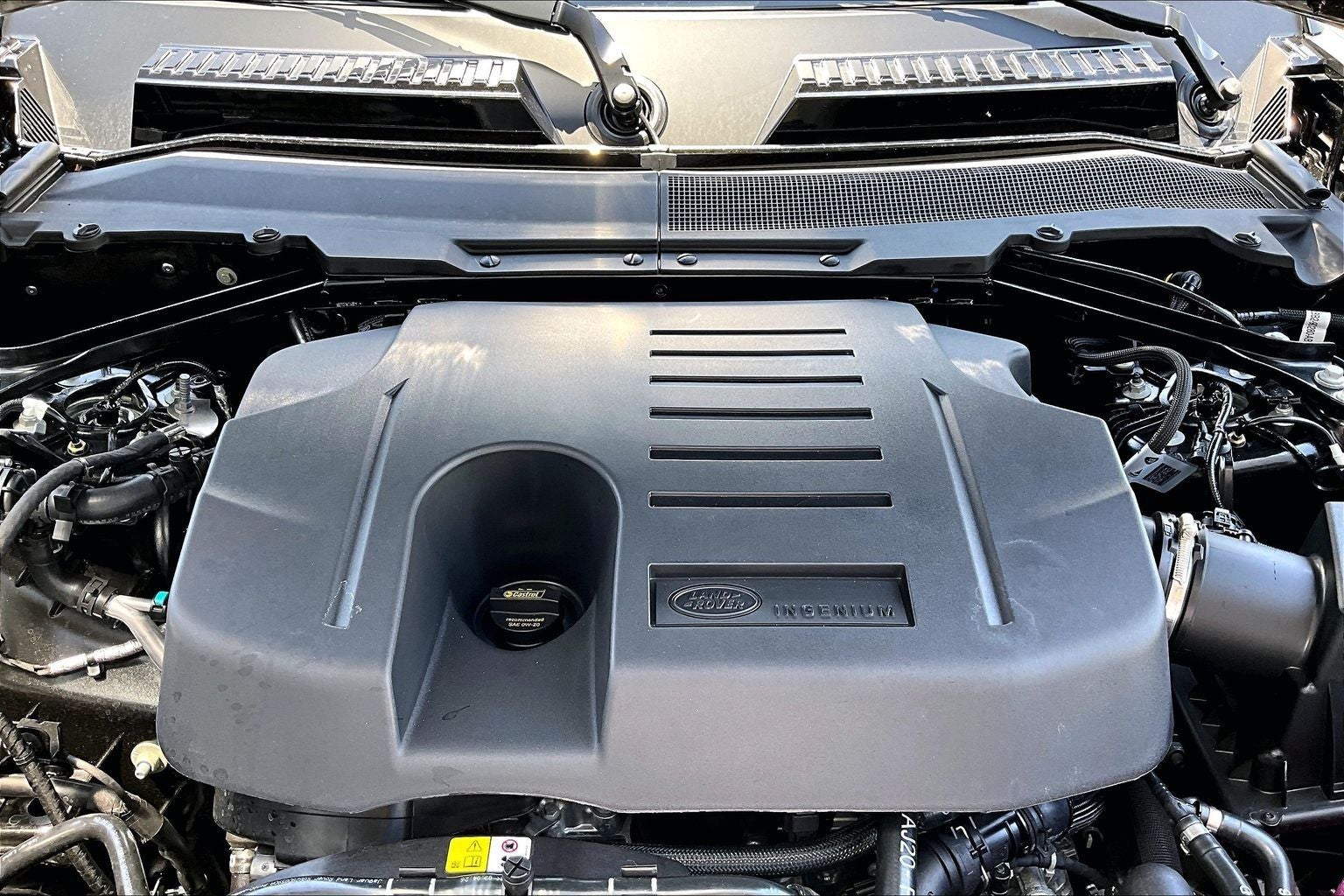 2026 Land Rover Defender 130 X-Dynamic SE