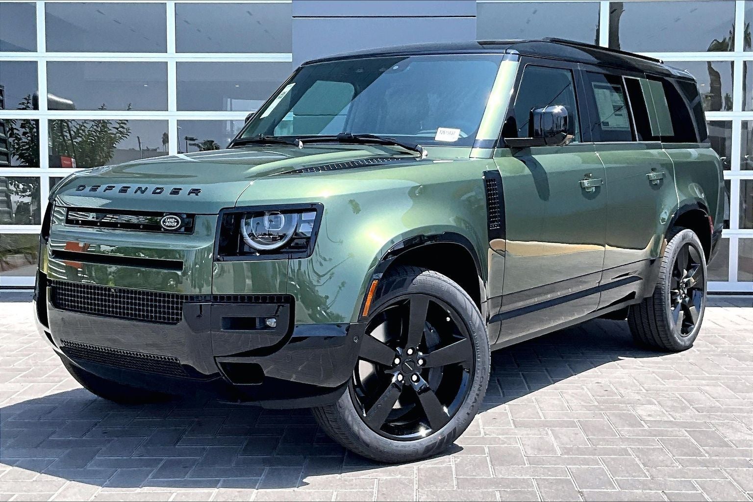 2026 Land Rover Defender 130 X-Dynamic SE