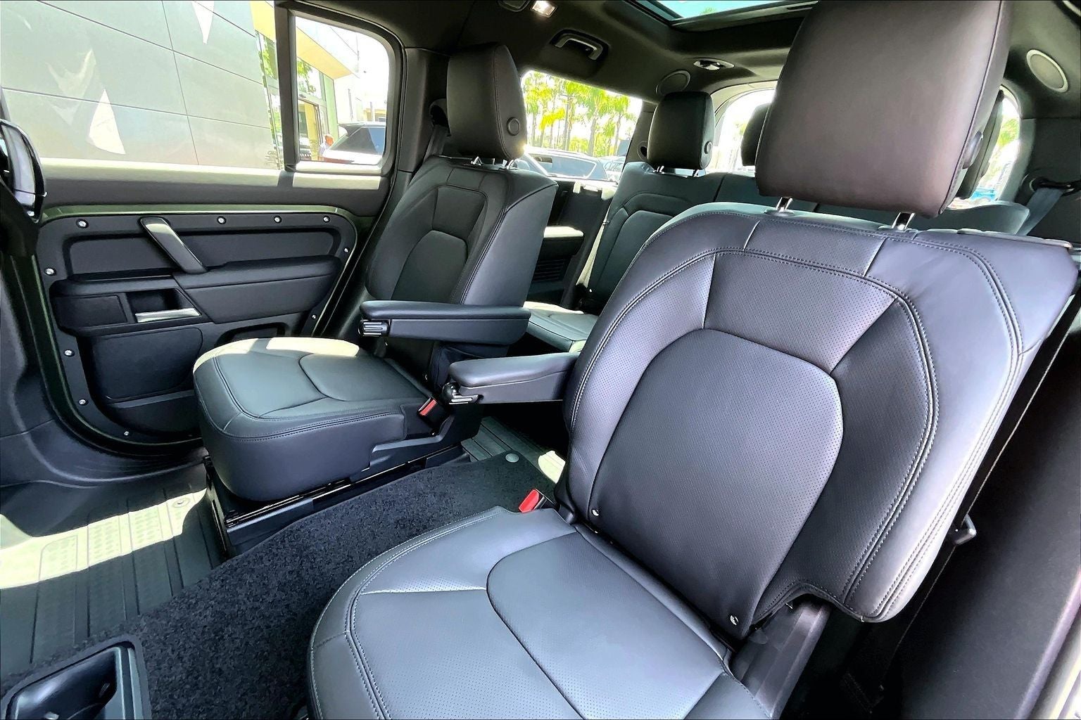 2026 Land Rover Defender 130 X-Dynamic SE