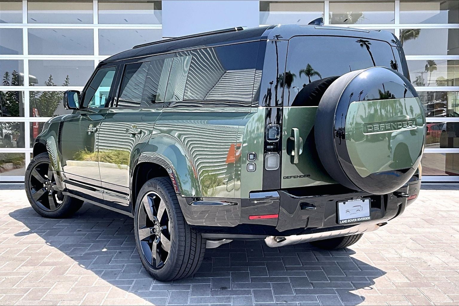 2026 Land Rover Defender 130 X-Dynamic SE