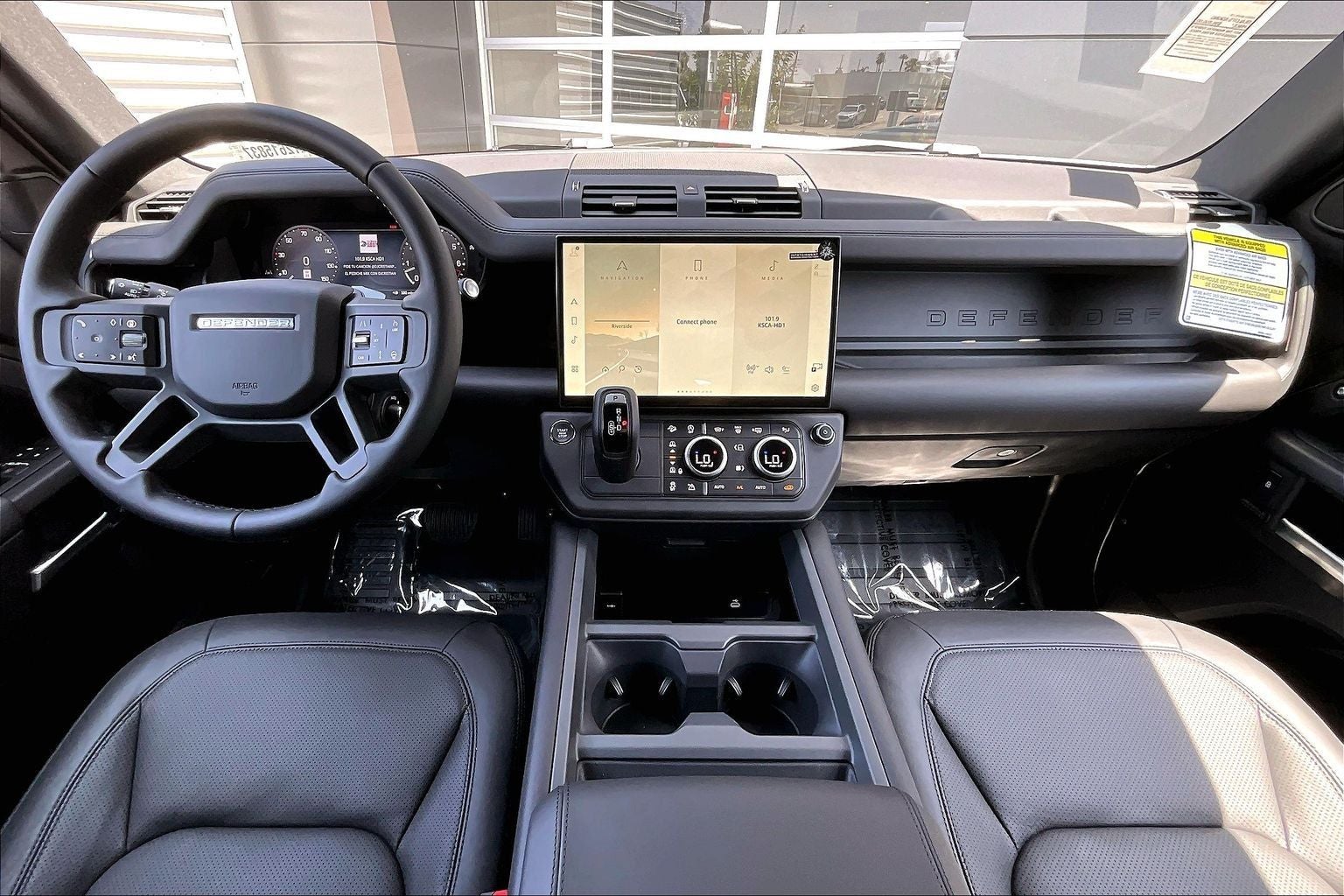 2026 Land Rover Defender 130 X-Dynamic SE