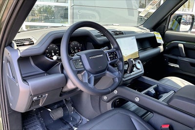 2026 Land Rover Defender 130 X-Dynamic SE