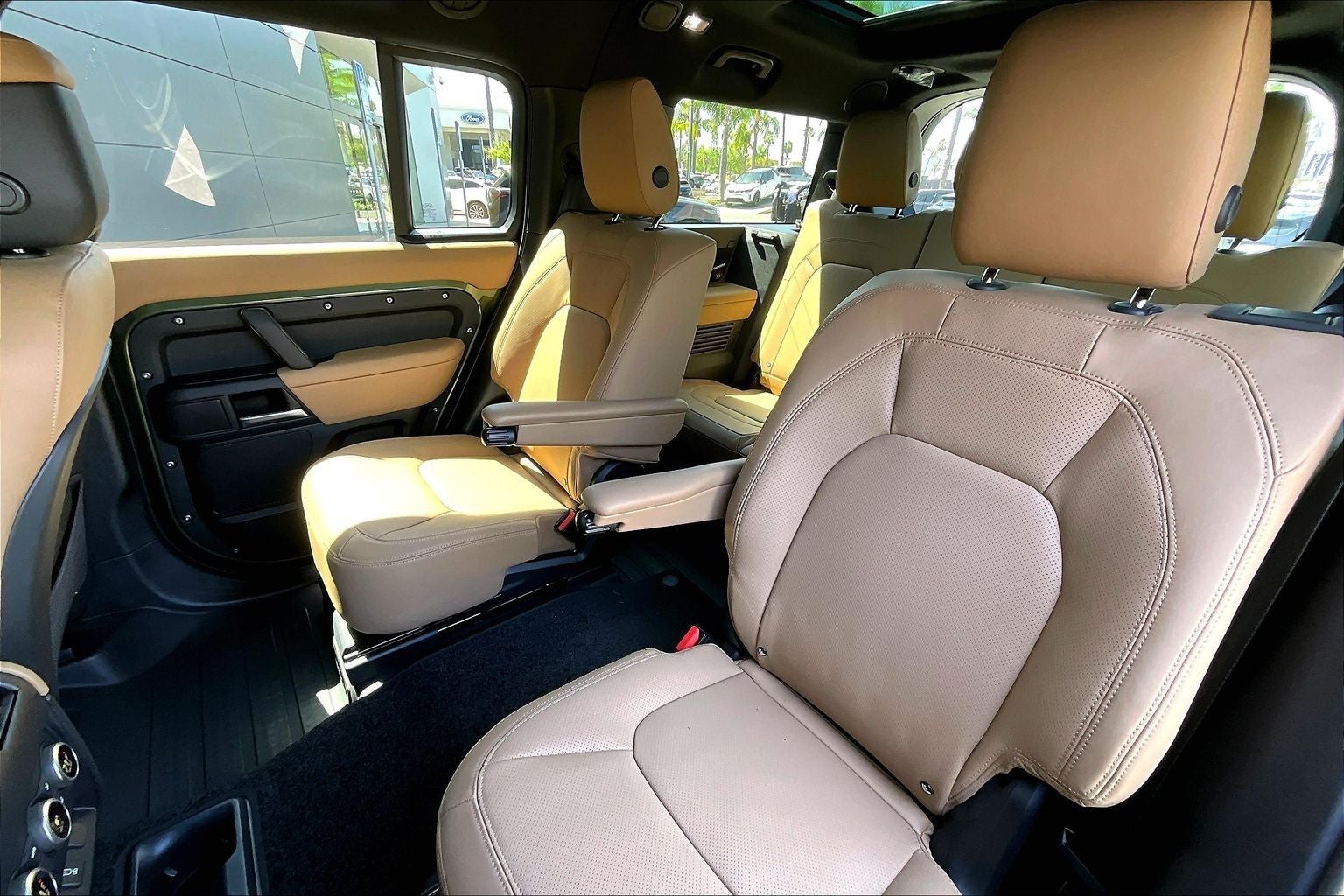 2026 Land Rover Defender 130 X-Dynamic SE