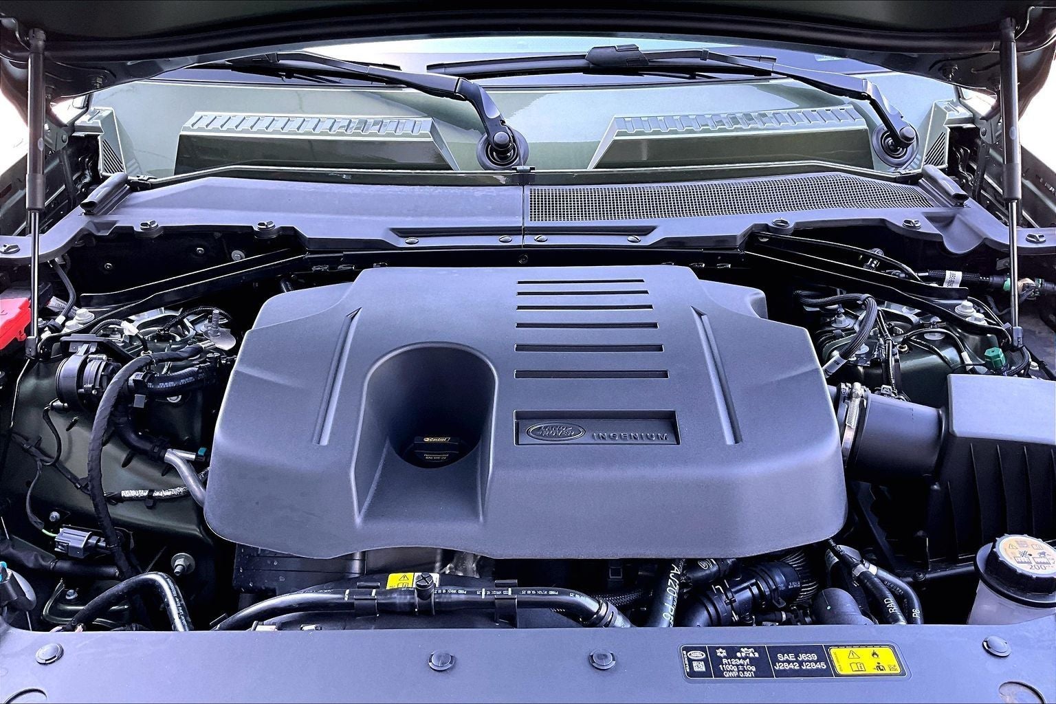 2026 Land Rover Defender 130 X-Dynamic SE