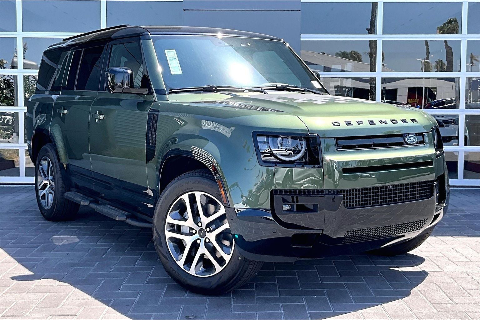 2026 Land Rover Defender 130 X-Dynamic SE