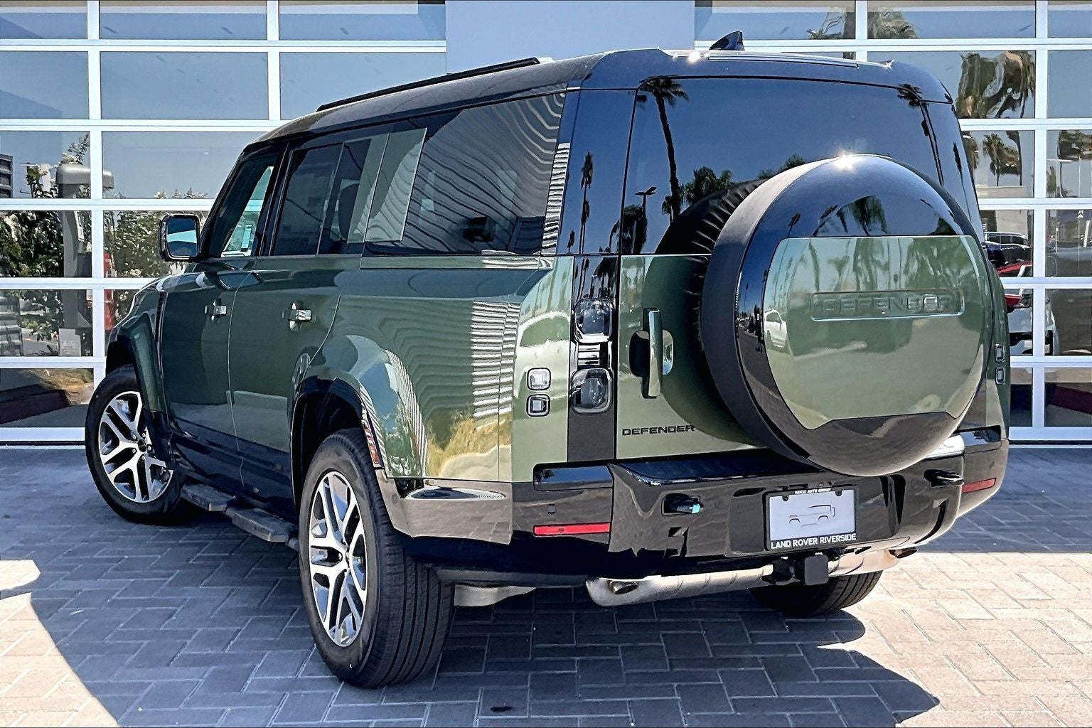 2026 Land Rover Defender 130 X-Dynamic SE