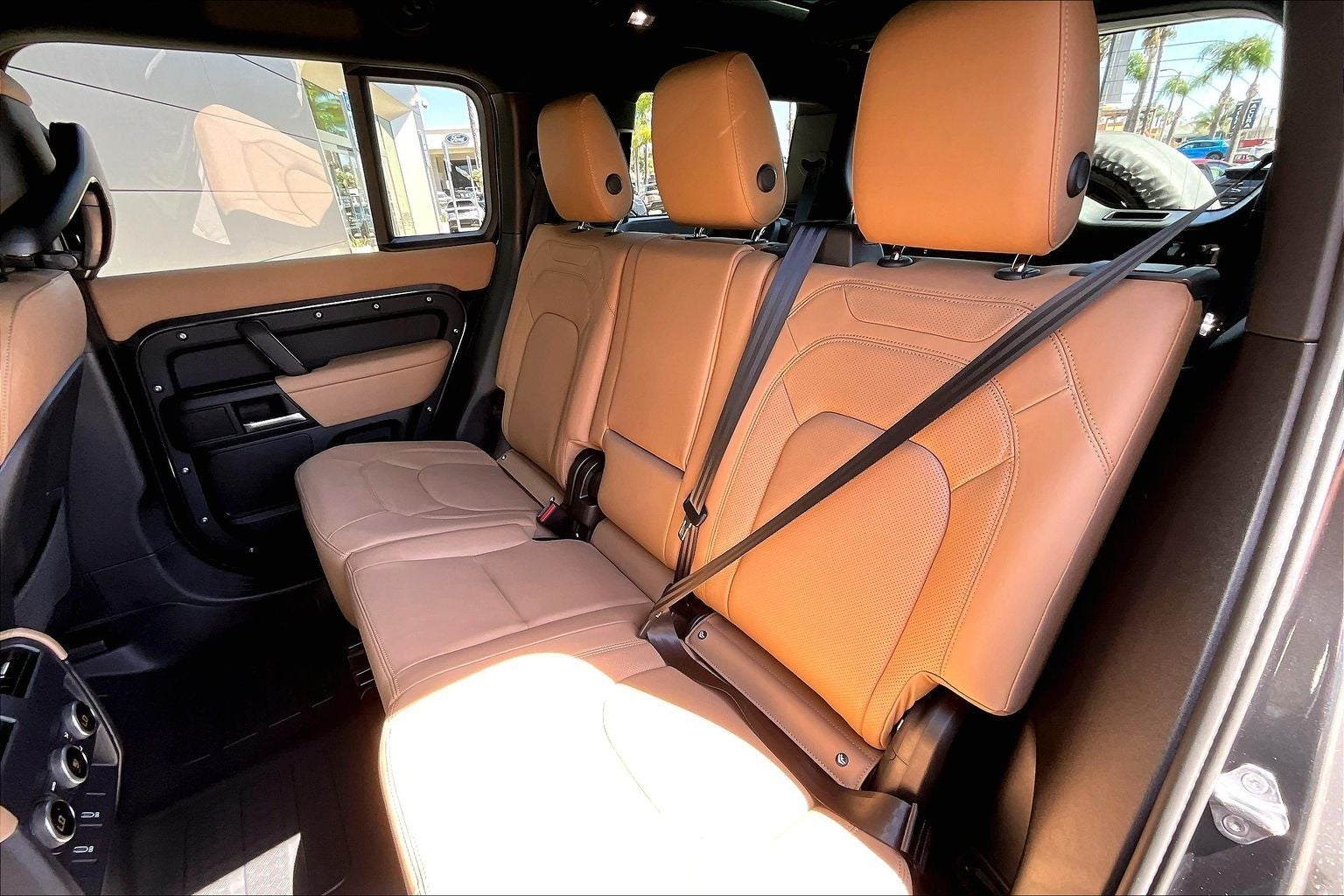 2026 Land Rover Defender 130 X-Dynamic SE