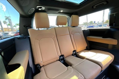 2026 Land Rover Defender 130 X-Dynamic SE
