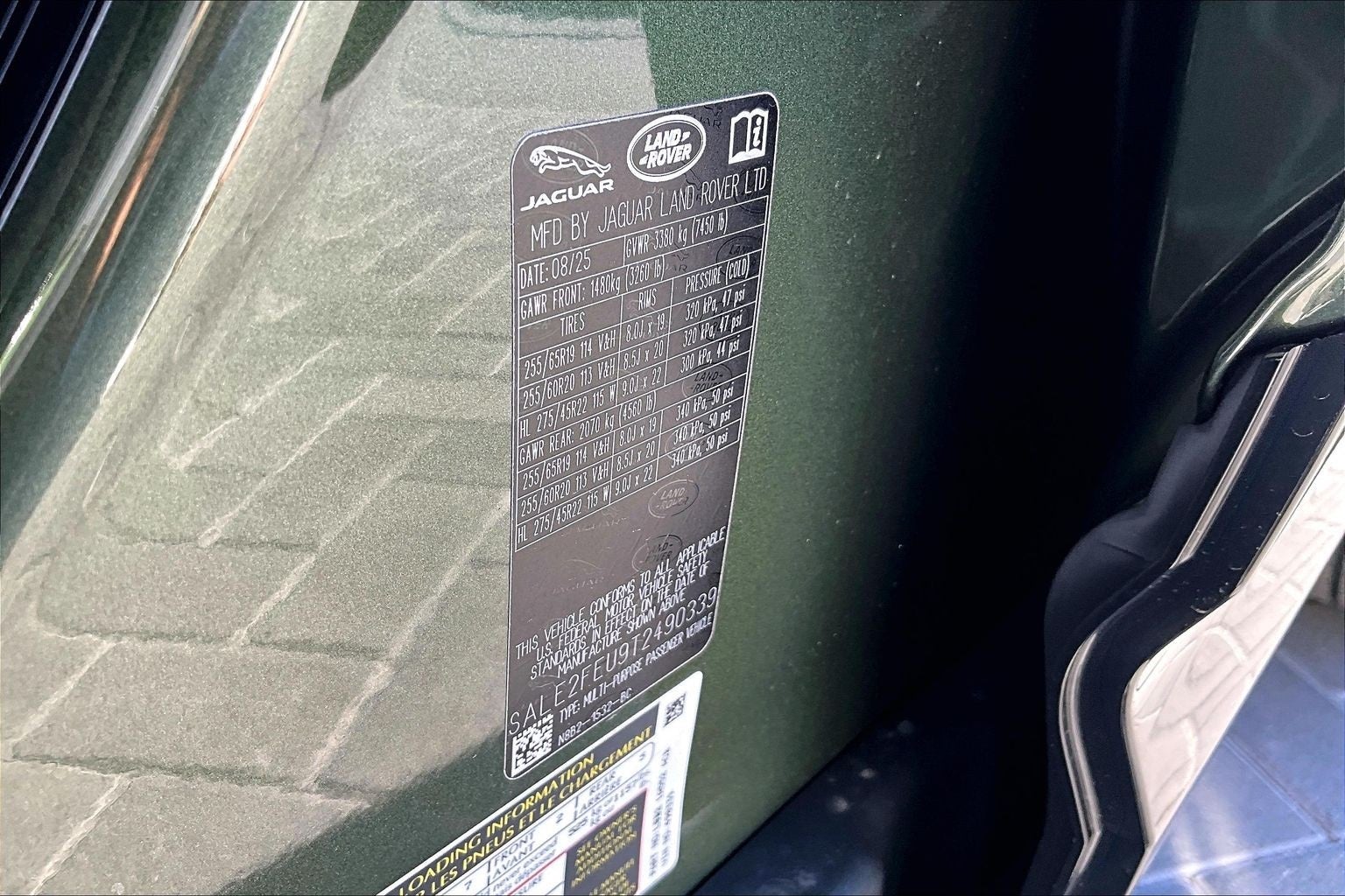 2026 Land Rover Defender 130 X-Dynamic SE