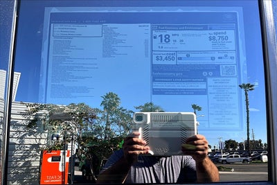 2026 Land Rover Defender 130 X-Dynamic SE