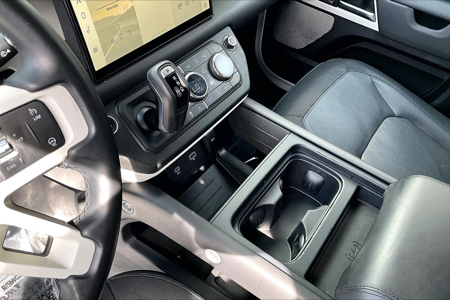 2023 Land Rover Defender 130 X-Dynamic SE