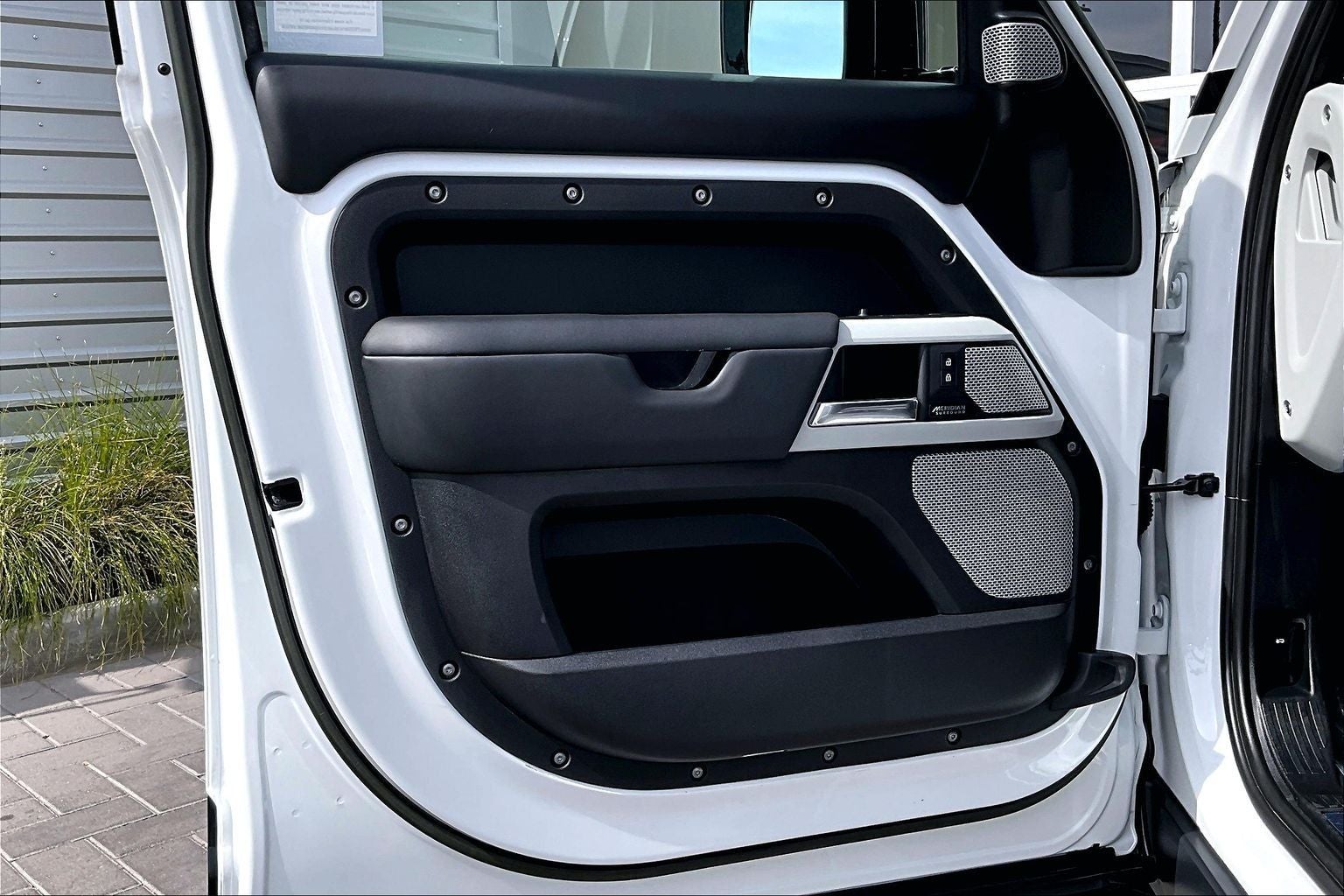 2023 Land Rover Defender 130 X-Dynamic SE