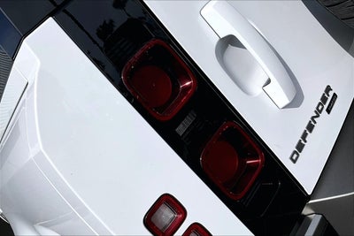 2023 Land Rover Defender 130 X-Dynamic SE