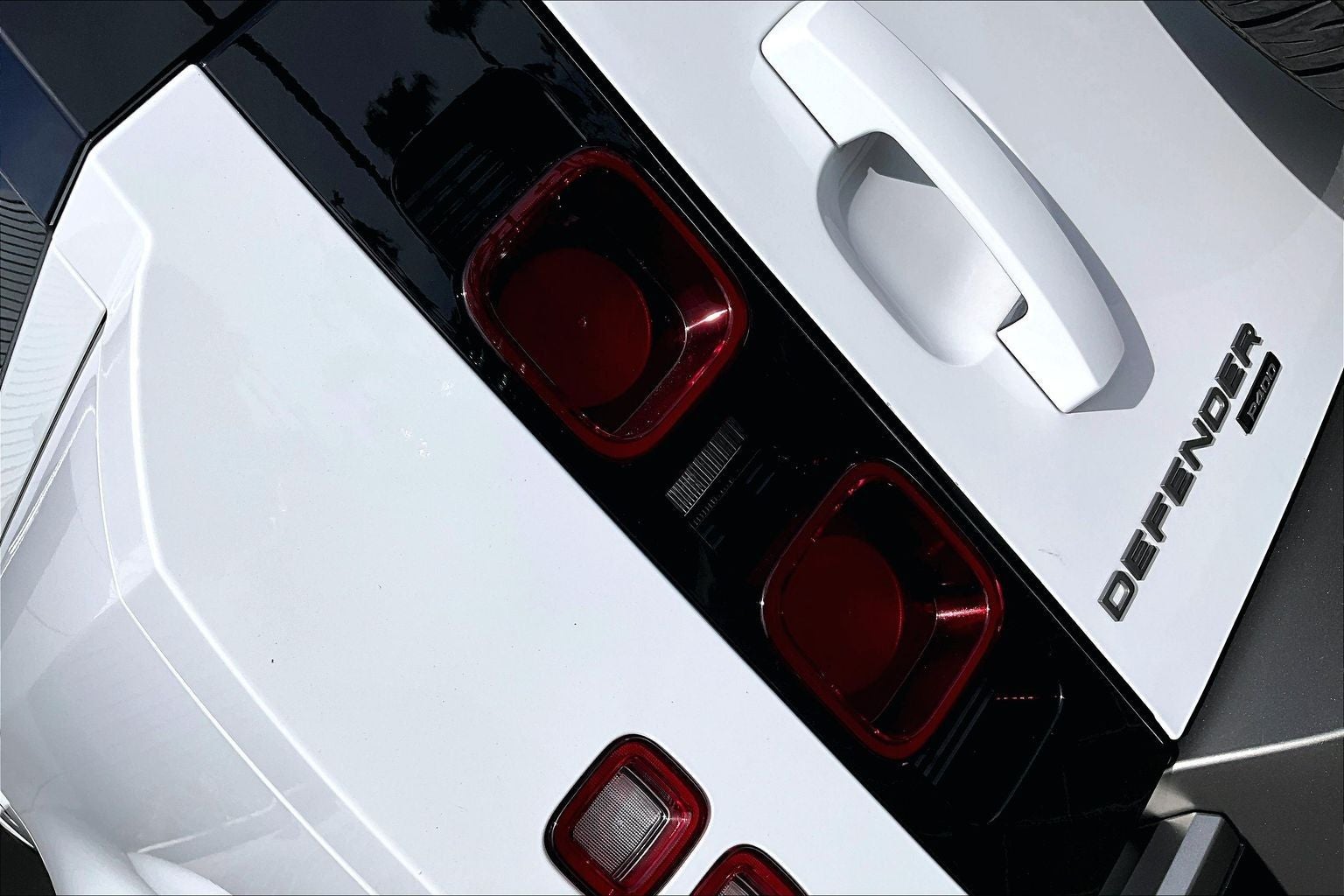 2023 Land Rover Defender 130 X-Dynamic SE