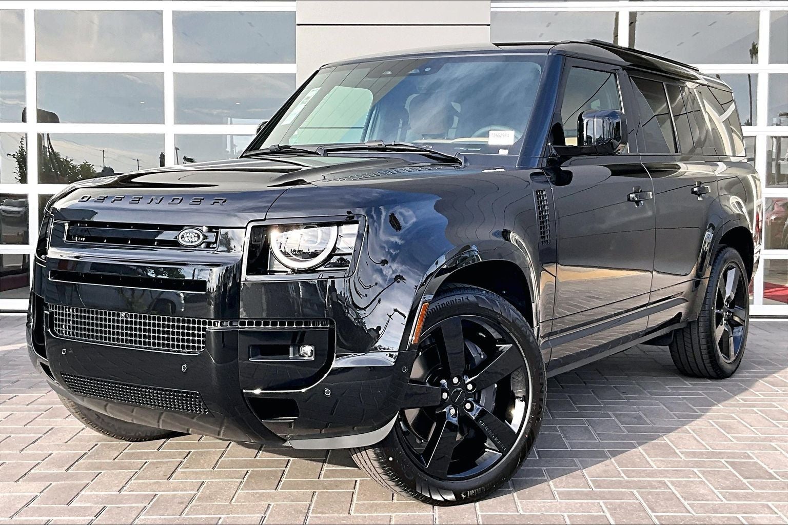 2026 Land Rover Defender 130 X-Dynamic SE