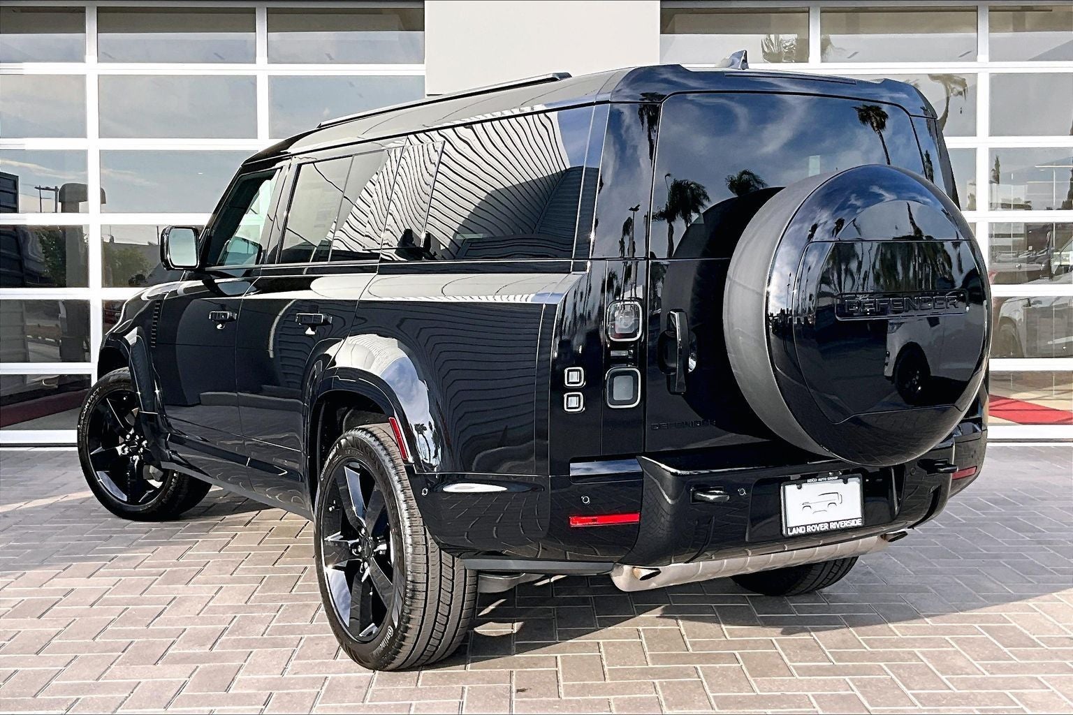 2026 Land Rover Defender 130 X-Dynamic SE