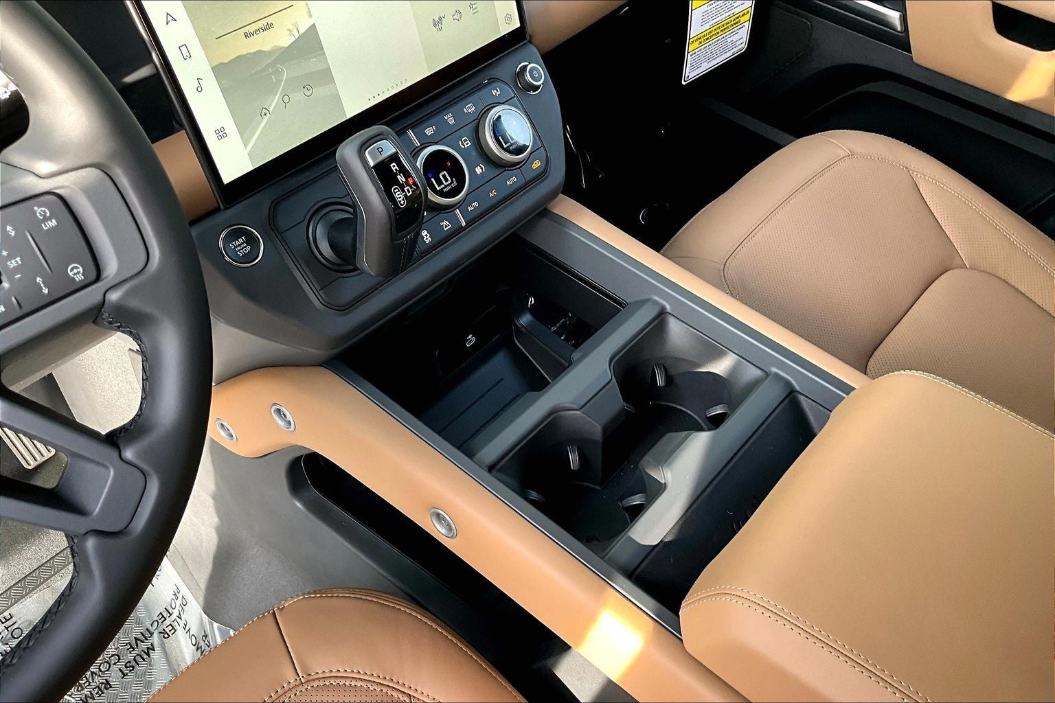 2026 Land Rover Defender 130 X-Dynamic SE