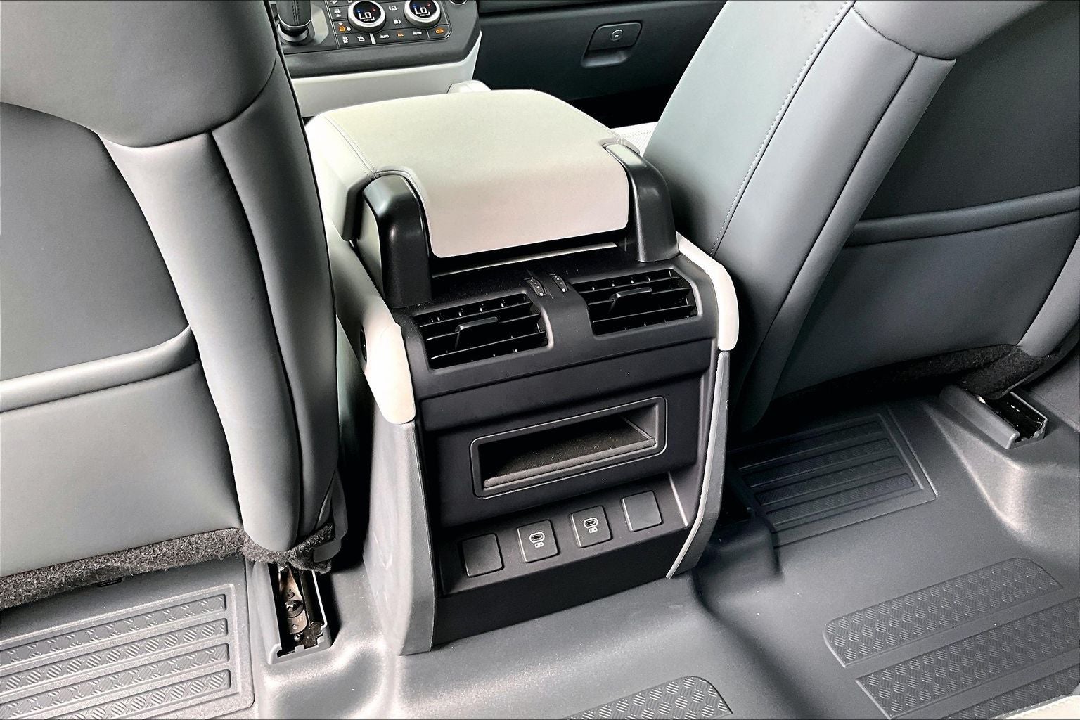 2025 Land Rover Defender 110 S