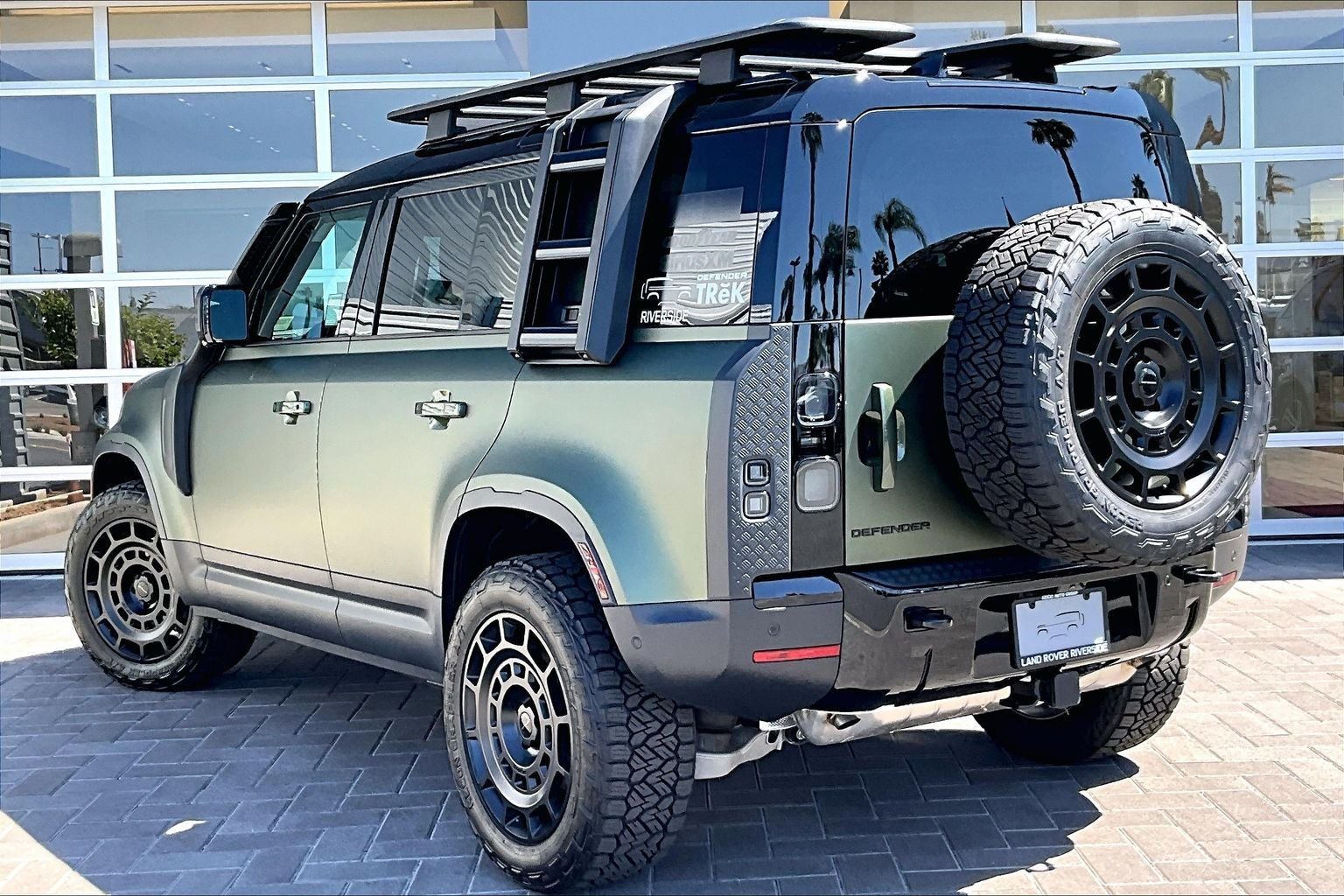 2026 Land Rover Defender 110 S TReK
