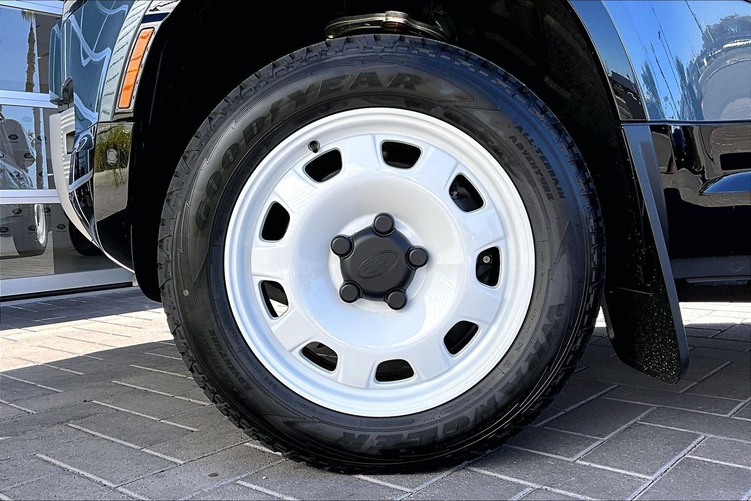 2025 Land Rover Defender 110 S