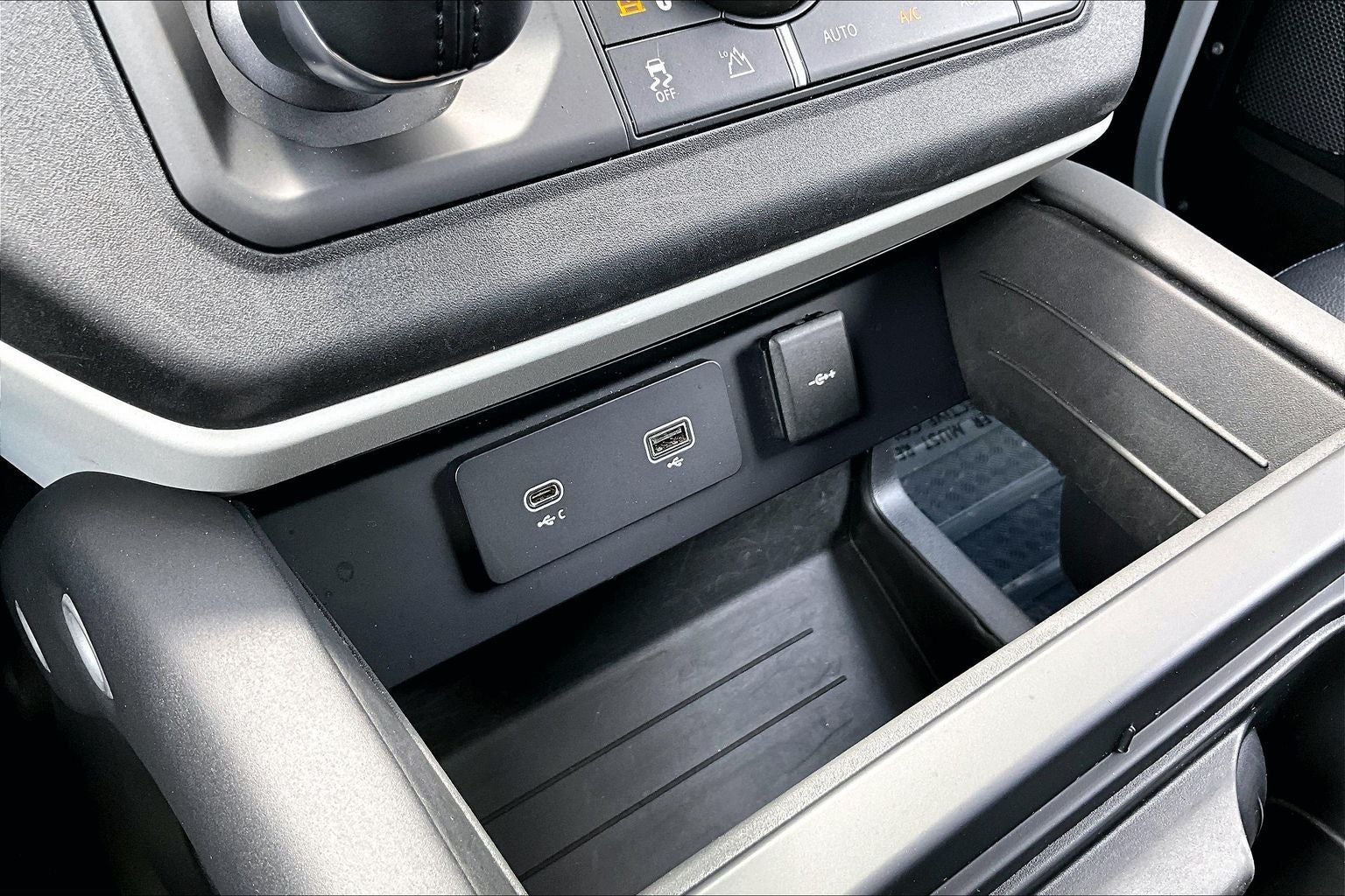 2024 Land Rover Defender 110 S