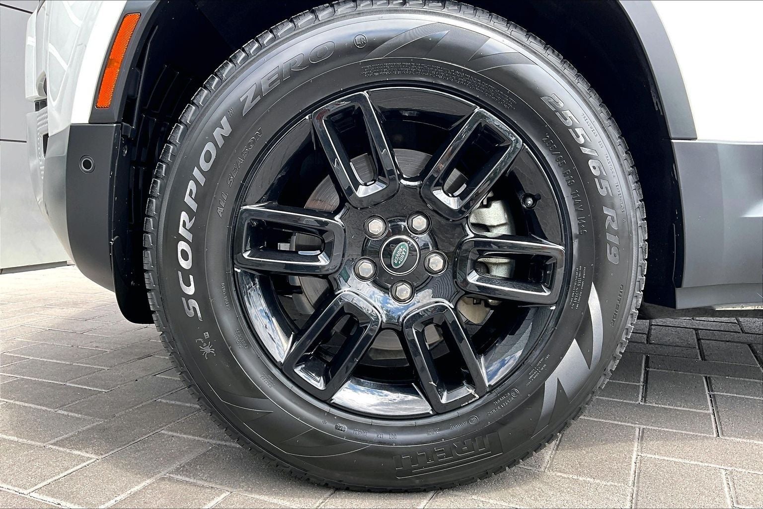 2024 Land Rover Defender 110 S