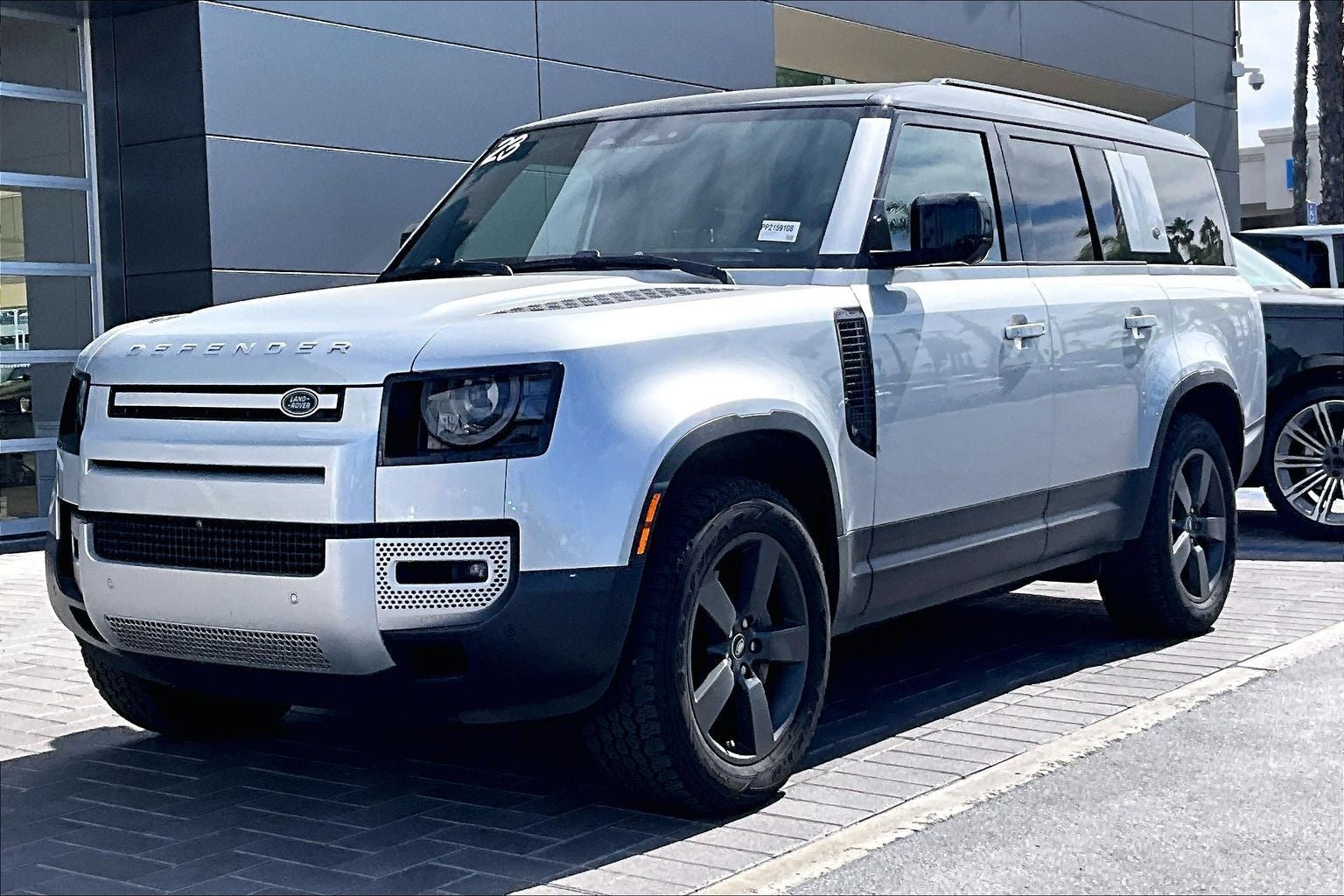 2023 Land Rover Defender 130 SE