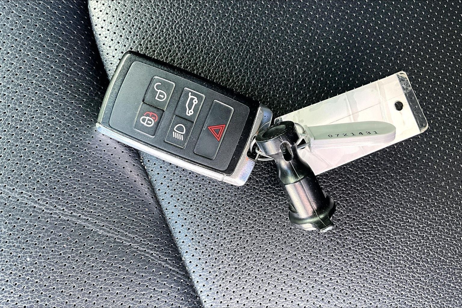 2023 Land Rover Defender 130 SE