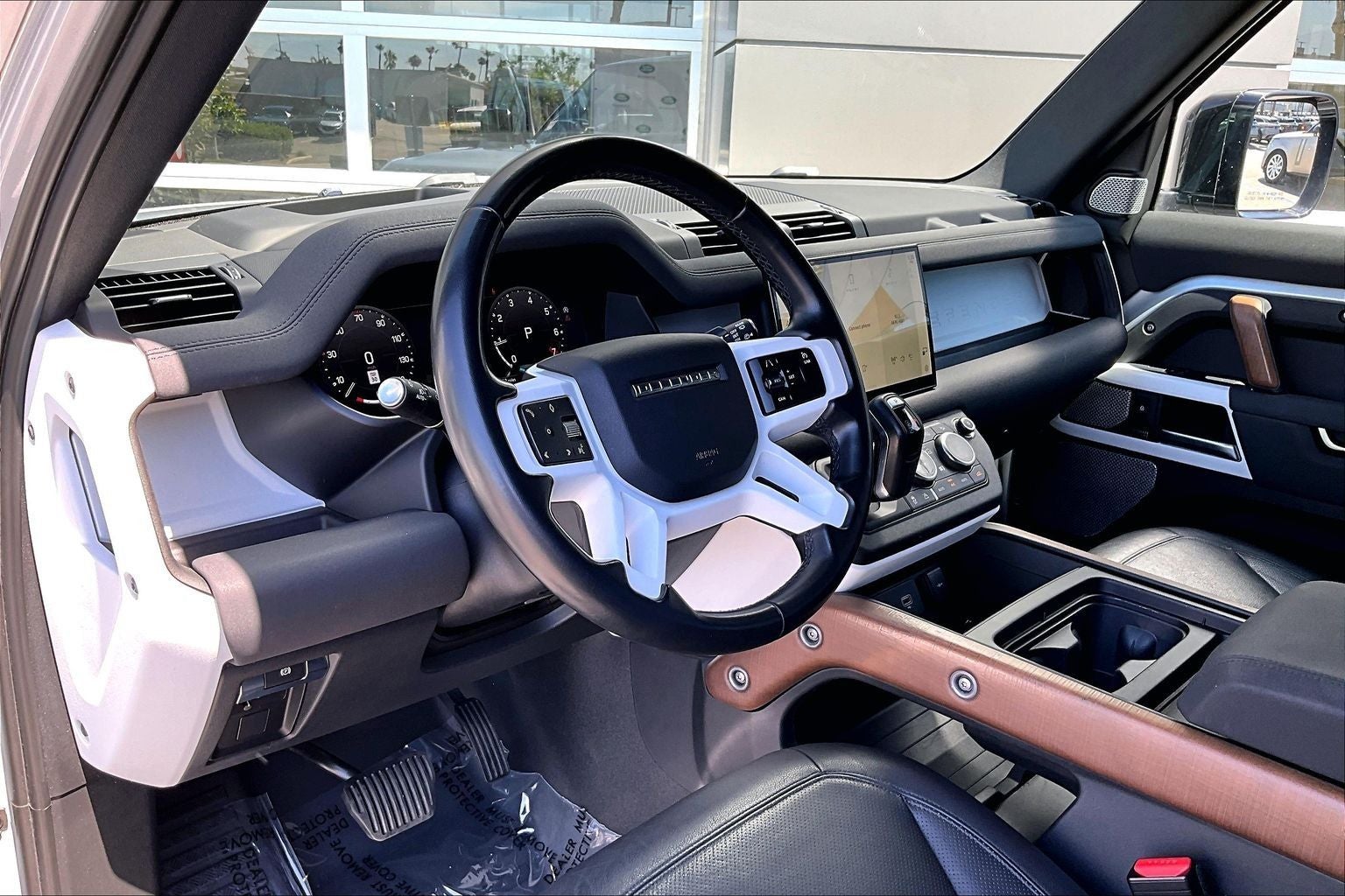 2023 Land Rover Defender 130 SE