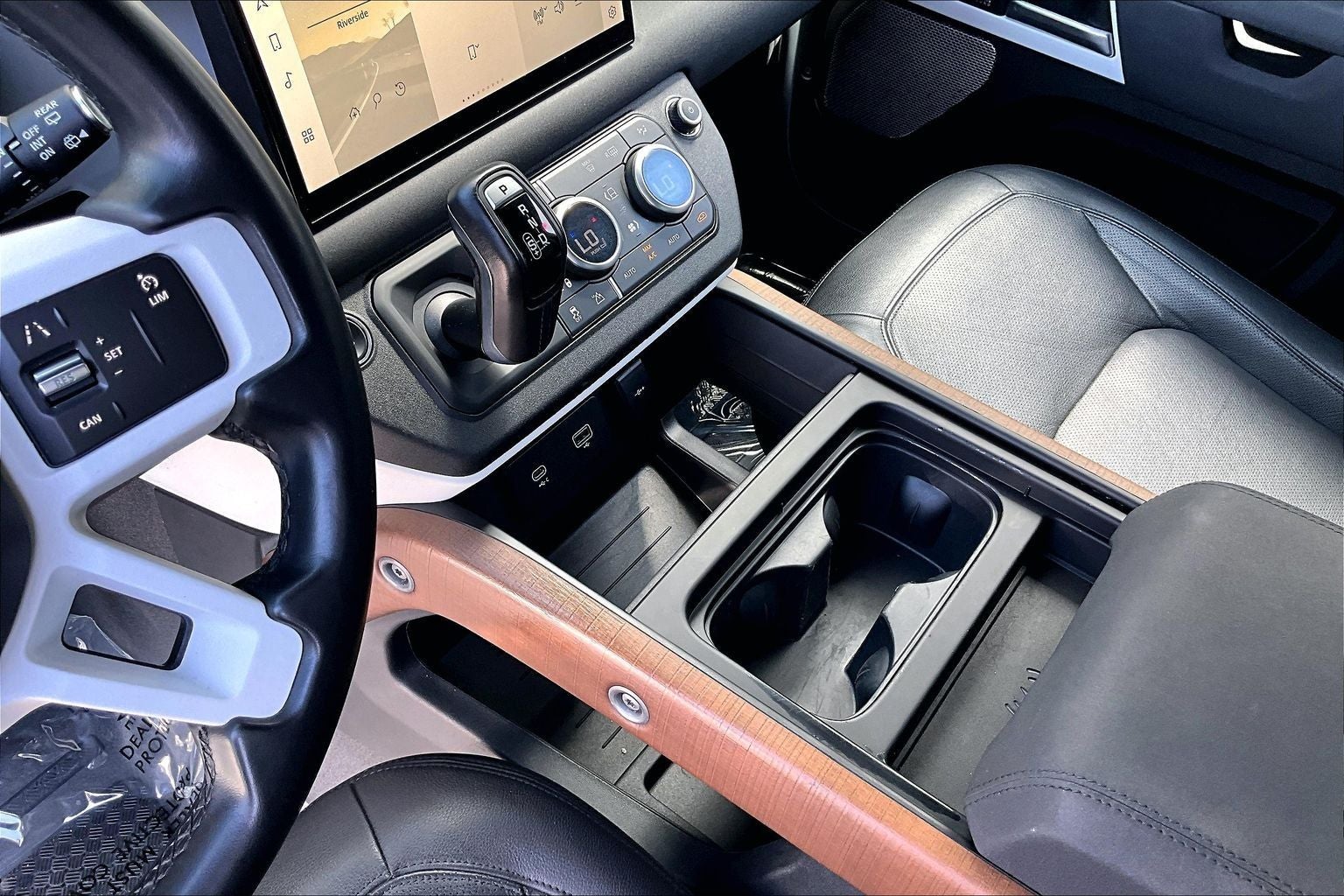 2023 Land Rover Defender 130 SE